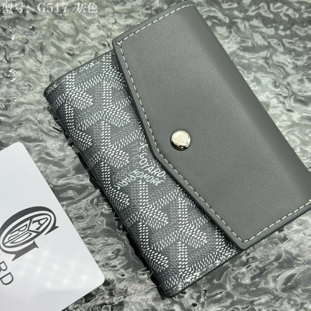 💰120 💎Top Original 𝑮𝑶𝒀𝑨𝑹𝑫 𝑽𝒊𝒄𝒕𝒐𝒊𝒓𝒆 The wallet has a small and compact design that can store cards, banknotes and documents. It's sized to fit in a bag or in a jacket or pants pocket. The Insert Victoire Card Holder can be placed inside the Victoire Wallet to store even more cards. Style number: G517 Size: 12*9*3