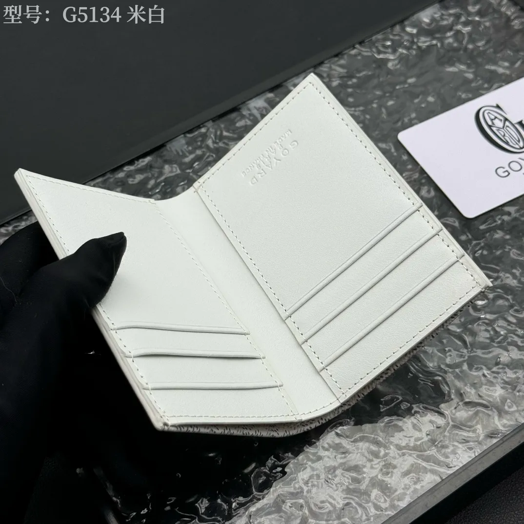💰100 💎Top original 𝑺𝒂𝒊𝒏𝒕 𝑷𝒊𝒆𝒓𝒓𝒆 𝐠𝐨𝐲𝐚𝐫𝐝 Hot style 💕 Goya wallet card holder It is fully functional and has a large-sized banknote pocket that can hold cards, documents and banknotes at the same time. The compact design is just right for putting in a jacket or pants pocket. Style number: G5134 Size:7.5*1.5*11cm.
