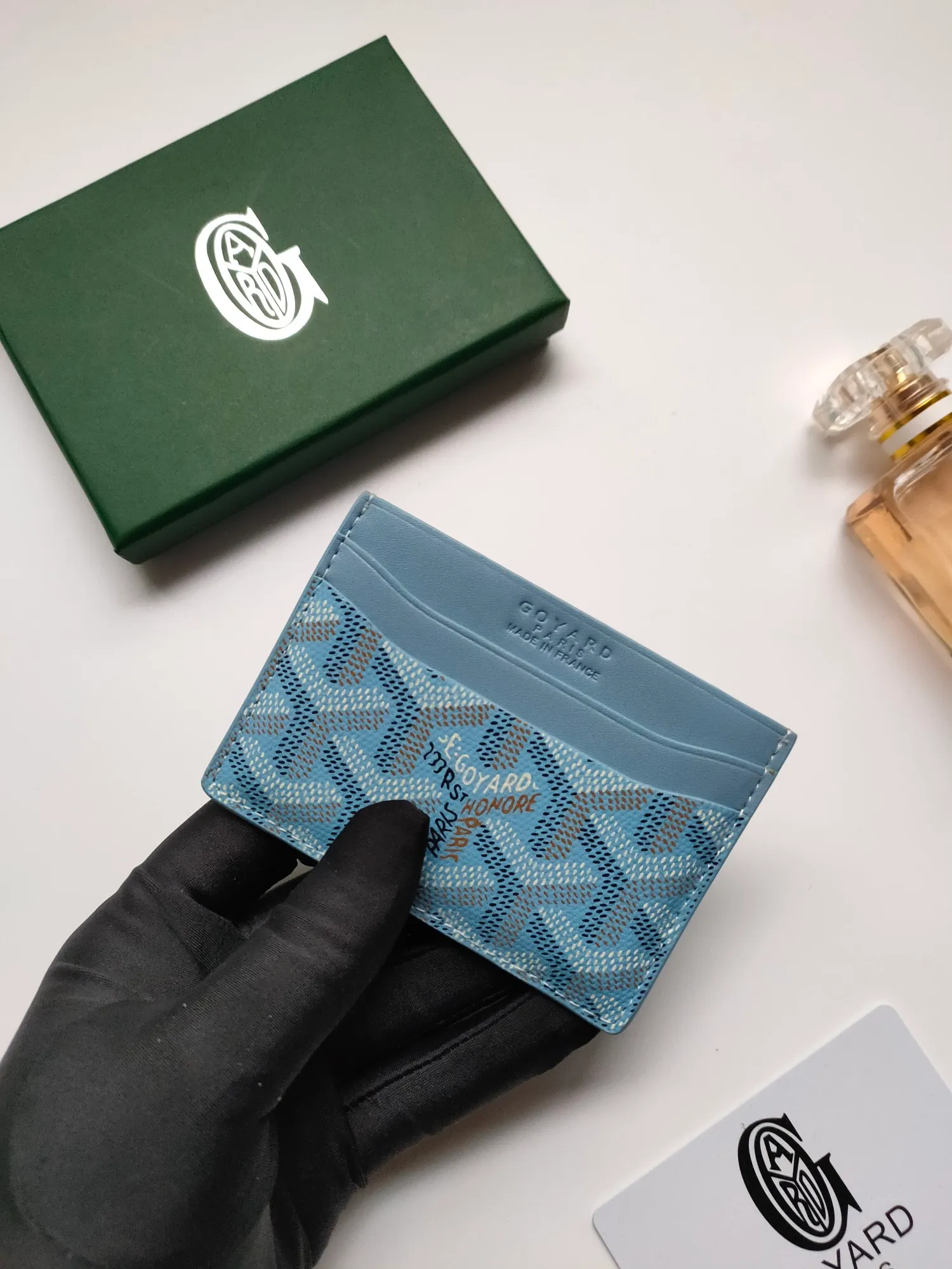￥90💰GOYARD Goya Classic👍🏻Saint-Sulpice card holder has a small and compact design, and its central pocket can store cards, documents or folded banknotes. The compact design fits nicely in a jacket or pants pocket. Style number: 9636 Size: 7 x10.5 cm