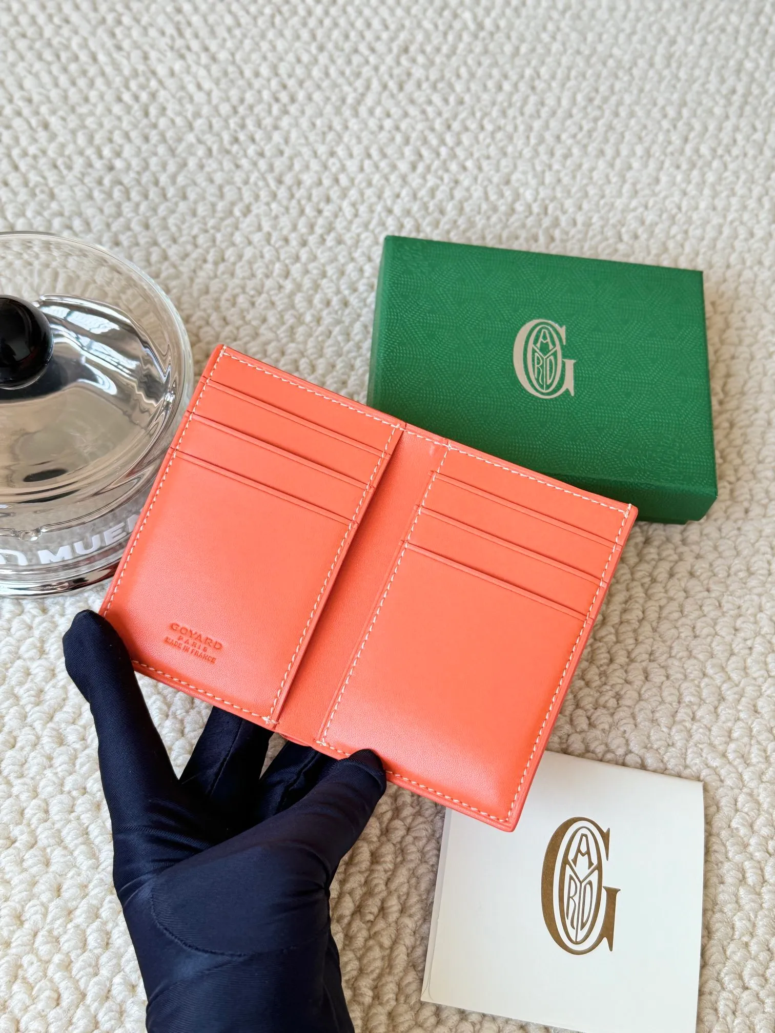 💰120 Goyard Goyardine Canvas & Vauzelles Calfskin No.: 803 Multiple colors available. Can be used as a couple model. It’s yyds to give as a gift for your own use! 6 card slots + two compartments, suitable for traveling. Small and portable, good-looking. Material: goyarine canvas and Vauzelles calfskin. Size: length 8*height 11