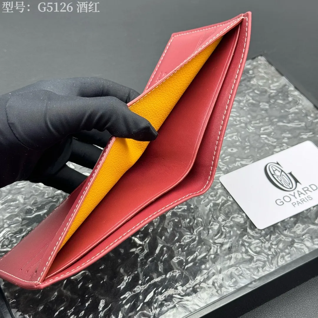 💰110 💎Upgraded original version 𝐠𝐨𝐲𝐚𝐫𝐝 Hot style ❤️Goyard short wallet, Goyard 8-slot card slot wallet, the texture is perfect and can hold about 8-10 cards, it can hold cash, it is thin and does not stand up, it is classic, practical and attractive! If you want to create a short clip with a feeling that is different from others and has a deep taste, it must be him! size: 11*9 (cm) model: G5126