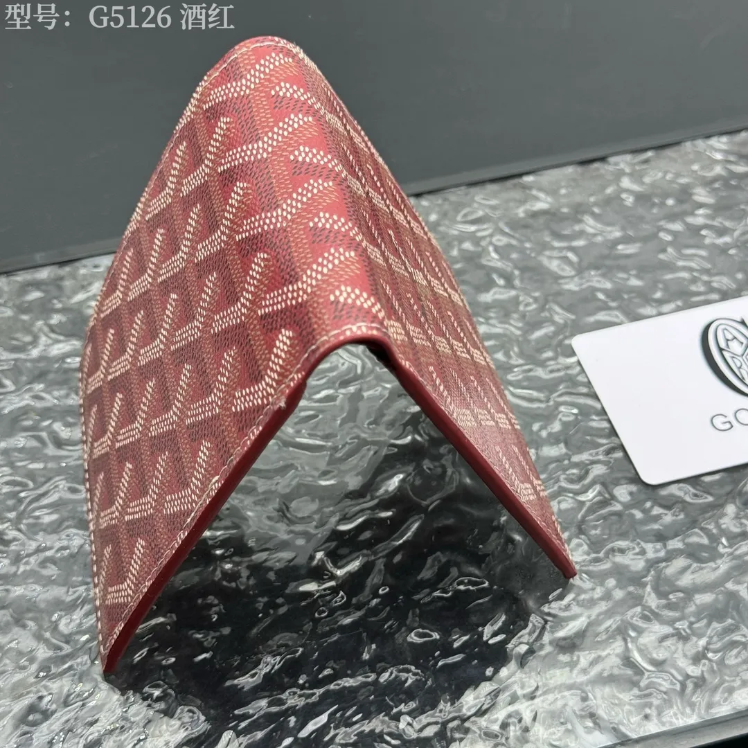 💰110 💎Upgraded original version 𝐠𝐨𝐲𝐚𝐫𝐝 Hot style ❤️Goyard short wallet, Goyard 8-slot card slot wallet, the texture is perfect and can hold about 8-10 cards, it can hold cash, it is thin and does not stand up, it is classic, practical and attractive! If you want to create a short clip with a feeling that is different from others and has a deep taste, it must be him! size: 11*9 (cm) model: G5126