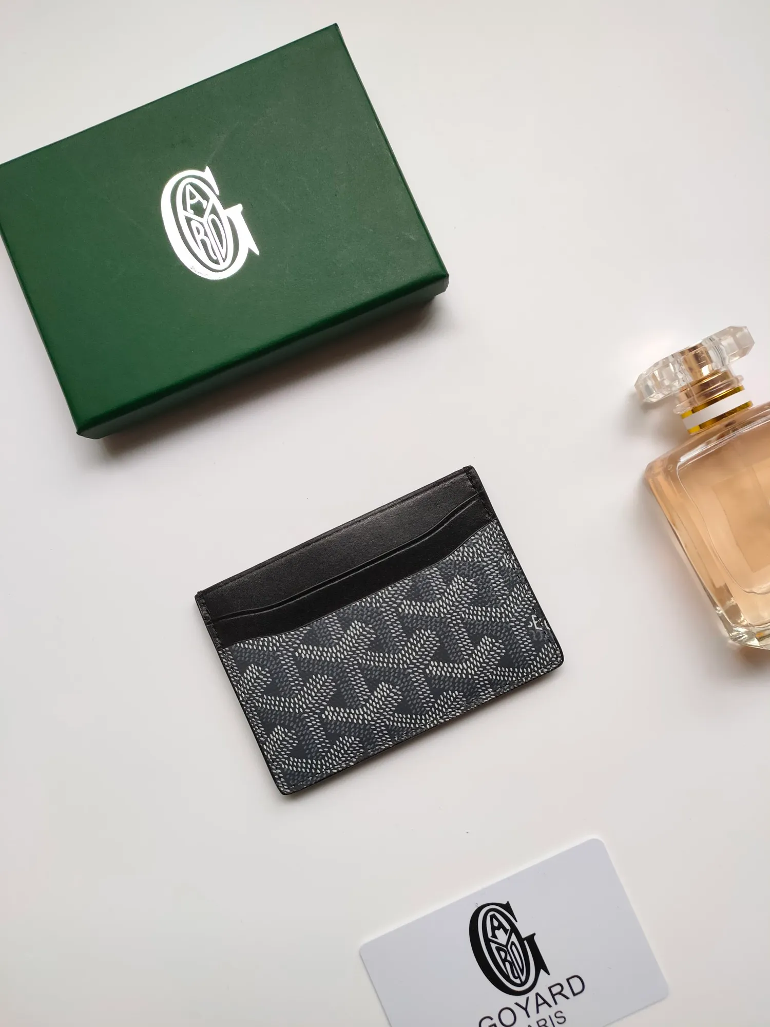 ￥90💰GOYARD Goya Classic👍🏻Saint-Sulpice card holder has a small and compact design, and its central pocket can store cards, documents or folded banknotes. The compact design fits nicely in a jacket or pants pocket. Style number: 9636 Size: 7 x10.5 cm