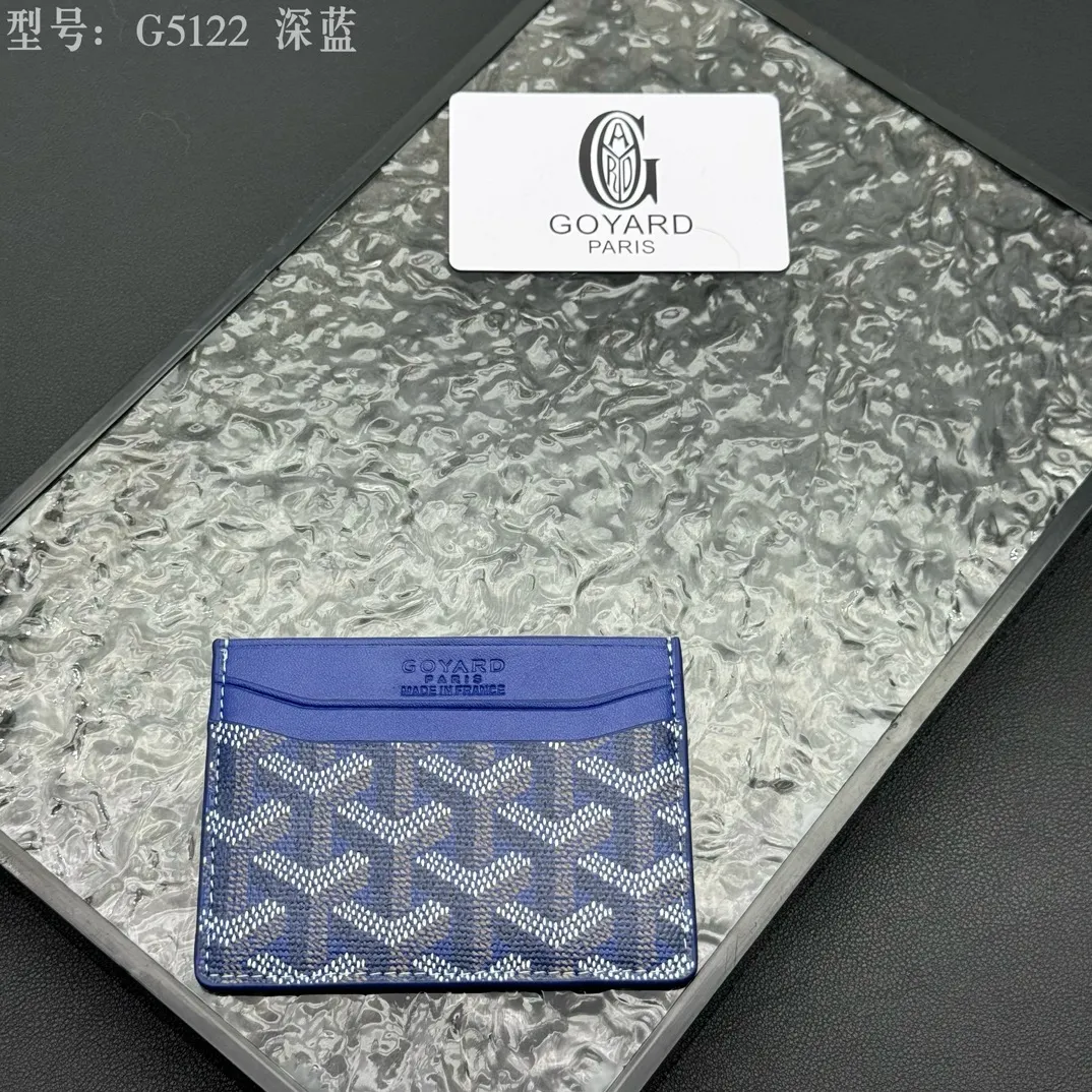 💰90 💎The top-quality original GOYARD Saint-Sulpice card holder has a small and compact design, and its central pocket can store cards, IDs or folded banknotes. The compact design fits nicely in a jacket or pants pocket. Model; G5122 Size: 7*10.5*0.2cm
