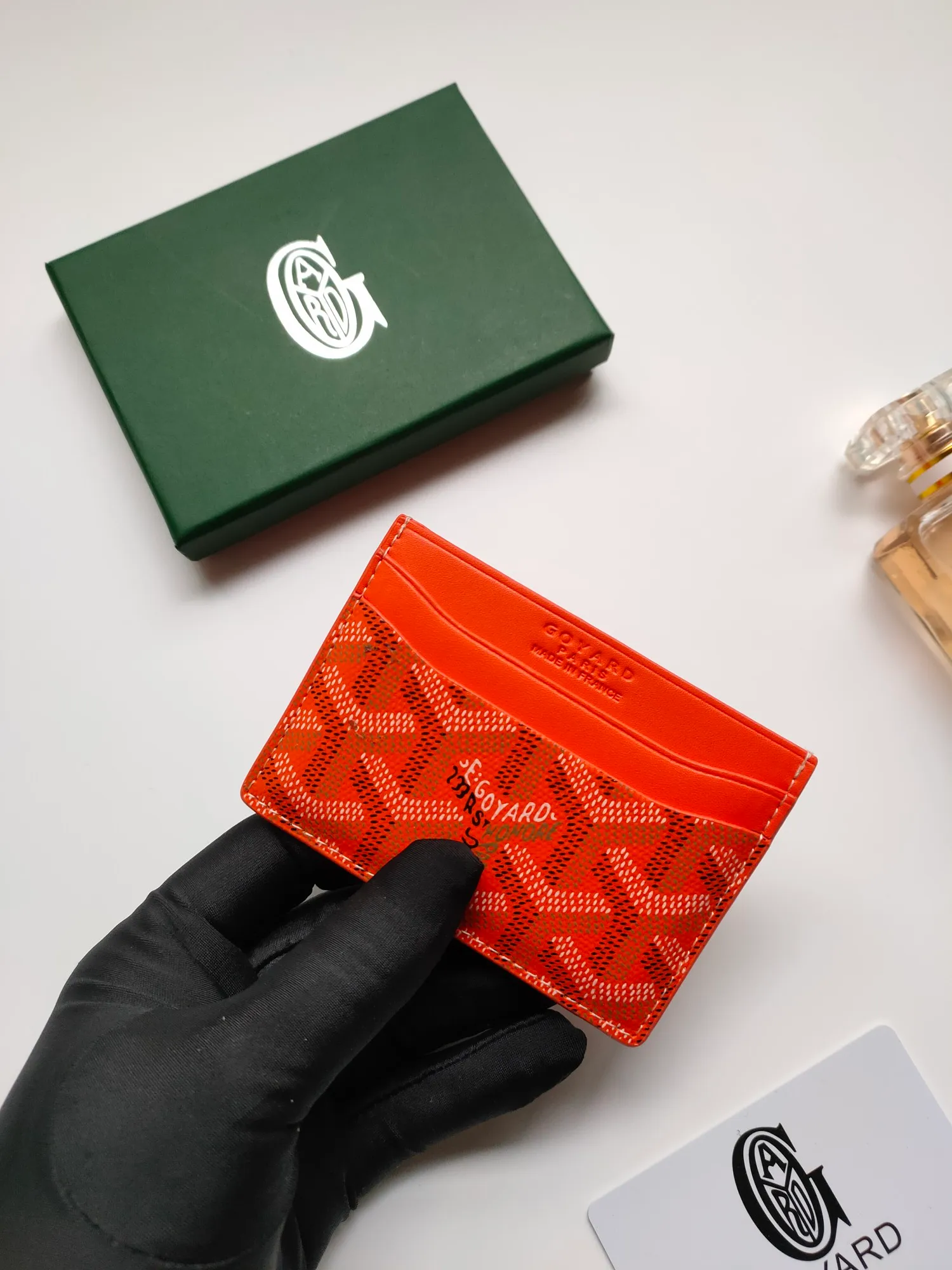 ￥90💰GOYARD Goya Classic👍🏻Saint-Sulpice card holder has a small and compact design, and its central pocket can store cards, documents or folded banknotes. The compact design fits nicely in a jacket or pants pocket. Style number: 9636 Size: 7 x10.5 cm