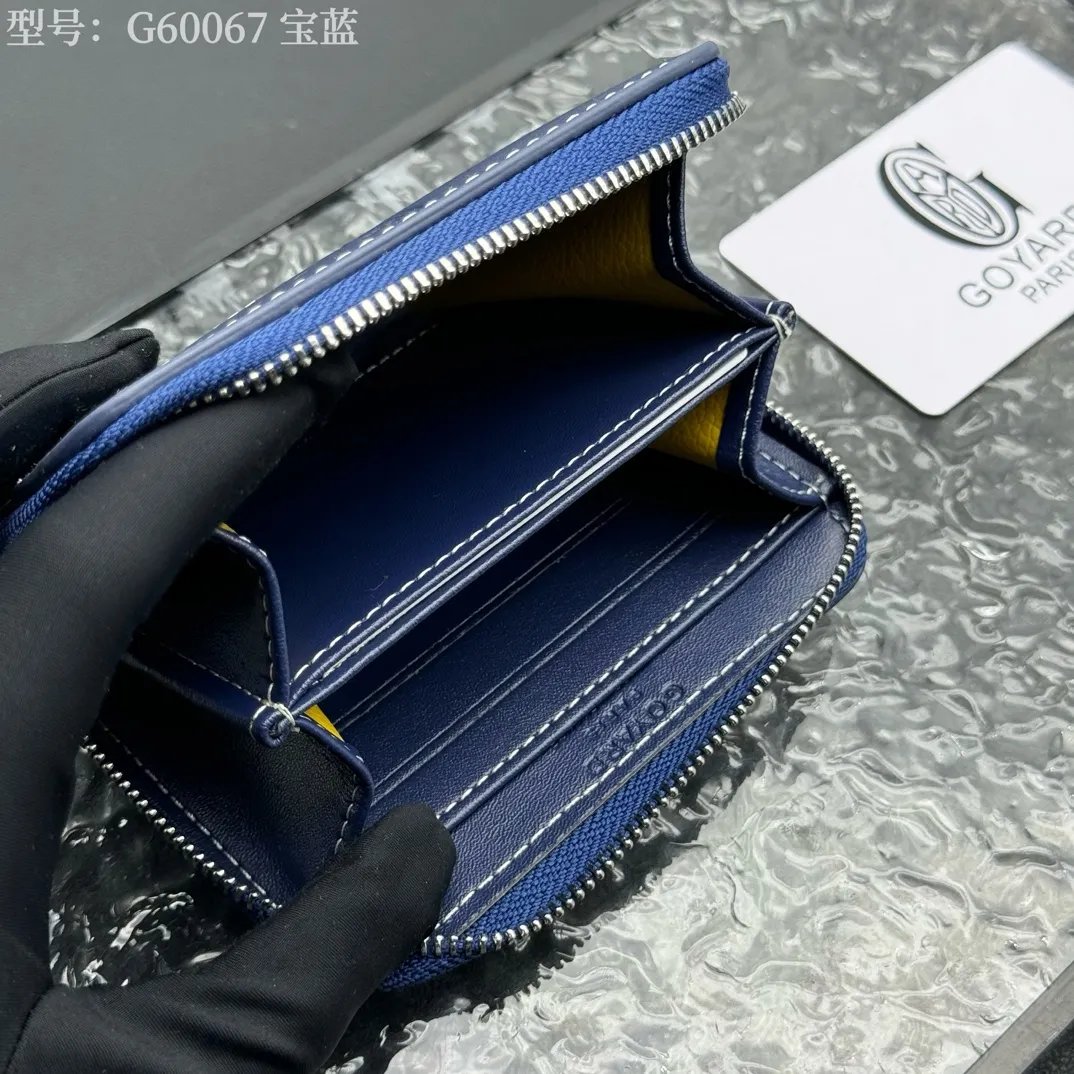 💰130 💎Top original 𝐠𝐨𝐲𝐚𝐫𝐝 Hot style 💕 Goya wallet short Matignon Mini coin purse with full zipper closure design. Its central compartment holds coins, while its interior patch pocket holds cards or small IDs. Style number: G60067 Size: 10.4*7.5*1.8cm