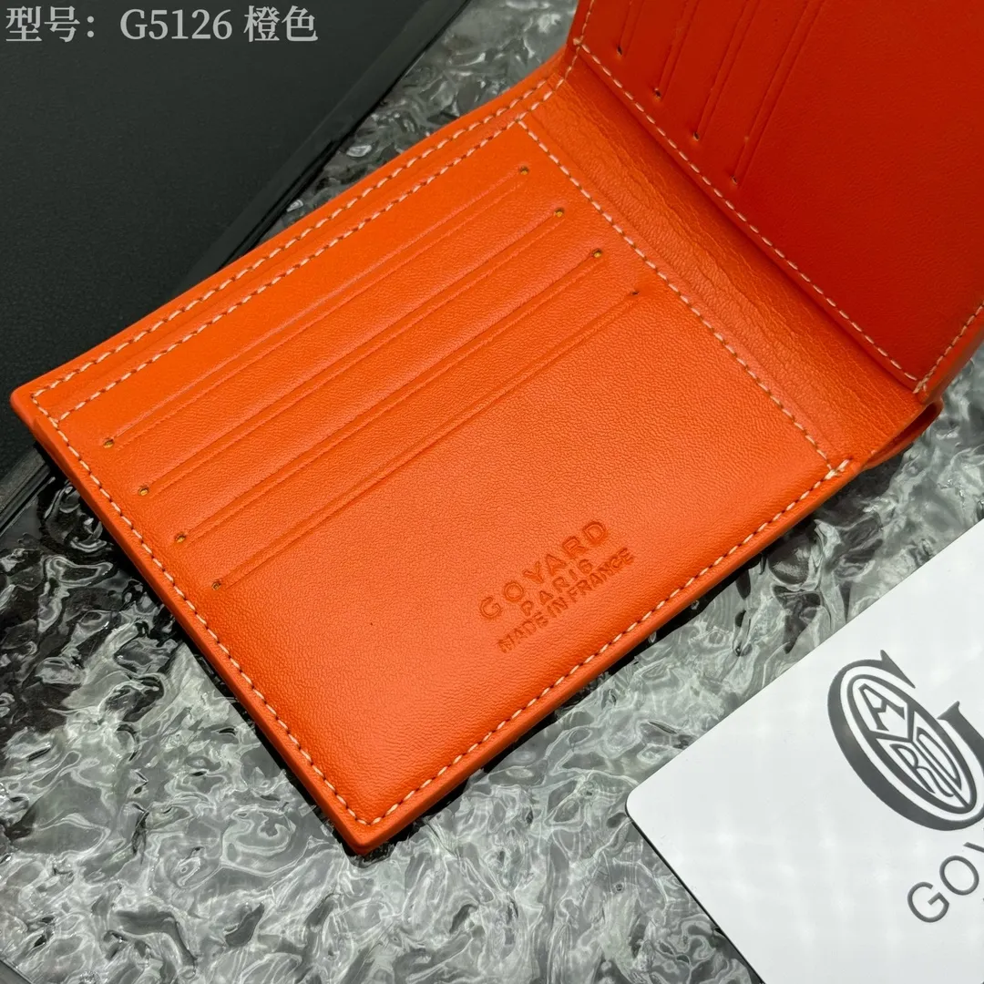 💰110 💎Upgraded original version 𝐠𝐨𝐲𝐚𝐫𝐝 Hot style ❤️Goyard short wallet, Goyard 8-slot card slot wallet, the texture is perfect and can hold about 8-10 cards, it can hold cash, it is thin and does not stand up, it is classic, practical and attractive! If you want to create a short clip with a feeling that is different from others and has a deep taste, it must be him! size: 11*9 (cm) model: G5126