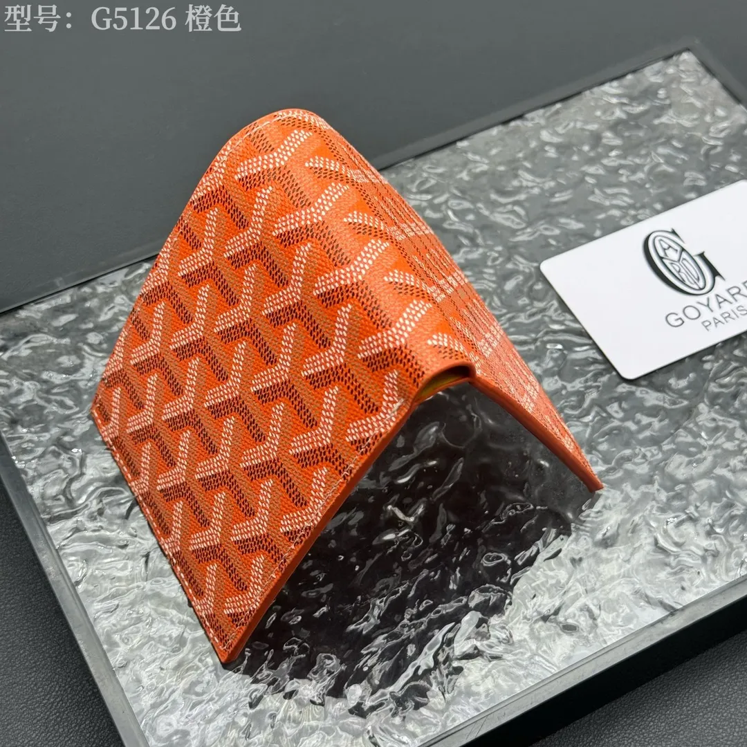 💰110 💎Upgraded original version 𝐠𝐨𝐲𝐚𝐫𝐝 Hot style ❤️Goyard short wallet, Goyard 8-slot card slot wallet, the texture is perfect and can hold about 8-10 cards, it can hold cash, it is thin and does not stand up, it is classic, practical and attractive! If you want to create a short clip with a feeling that is different from others and has a deep taste, it must be him! size: 11*9 (cm) model: G5126