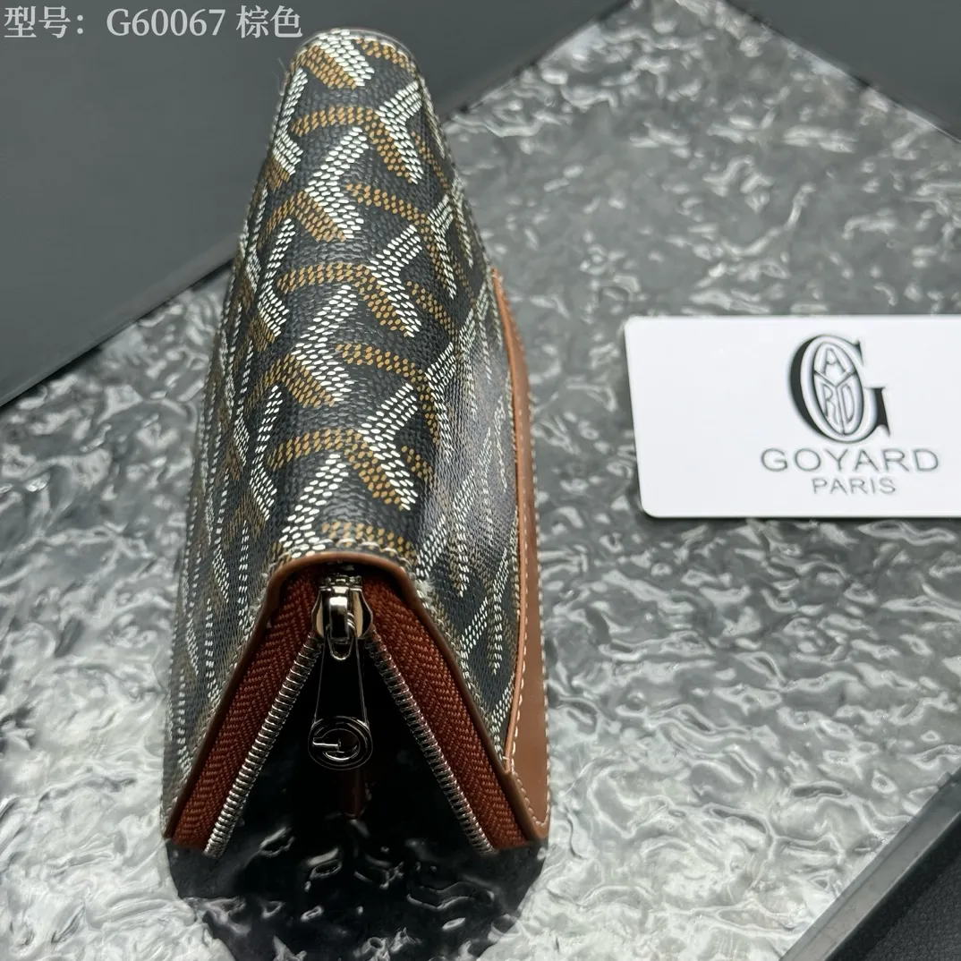 💰110 💎Top original 𝐠𝐨𝐲𝐚𝐫𝐝 Hot style 💕 Goya wallet short Matignon Mini coin purse with full zipper closure design. Its central compartment holds coins, while its interior patch pocket holds cards or small IDs. Style number: G60067 Size: 10.4*7.5*1.8cm