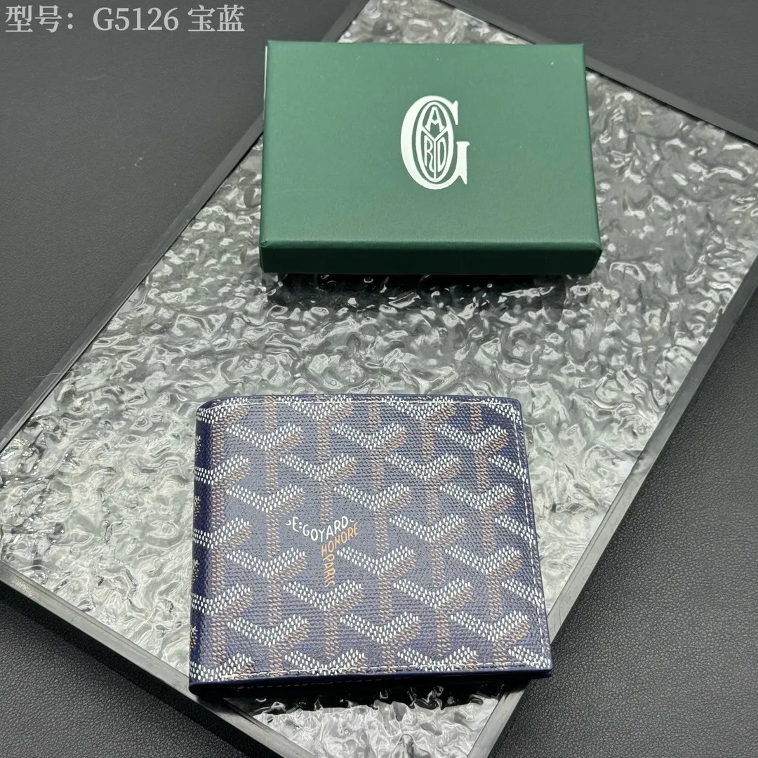 💰110 💎Upgraded original version 𝐠𝐨𝐲𝐚𝐫𝐝 Hot style ❤️Goyard short wallet, Goyard 8-slot card slot wallet, the texture is perfect and can hold about 8-10 cards, it can hold cash, it is thin and does not stand up, it is classic, practical and attractive! If you want to create a short clip with a feeling that is different from others and has a deep taste, it must be him! size: 11*9 (cm) model: G5126
