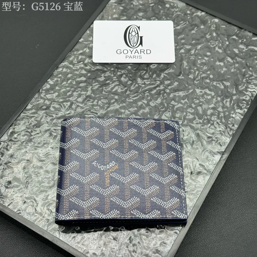 💰110 💎Upgraded original version 𝐠𝐨𝐲𝐚𝐫𝐝 Hot style ❤️Goyard short wallet, Goyard 8-slot card slot wallet, the texture is perfect and can hold about 8-10 cards, it can hold cash, it is thin and does not stand up, it is classic, practical and attractive! If you want to create a short clip with a feeling that is different from others and has a deep taste, it must be him! size: 11*9 (cm) model: G5126
