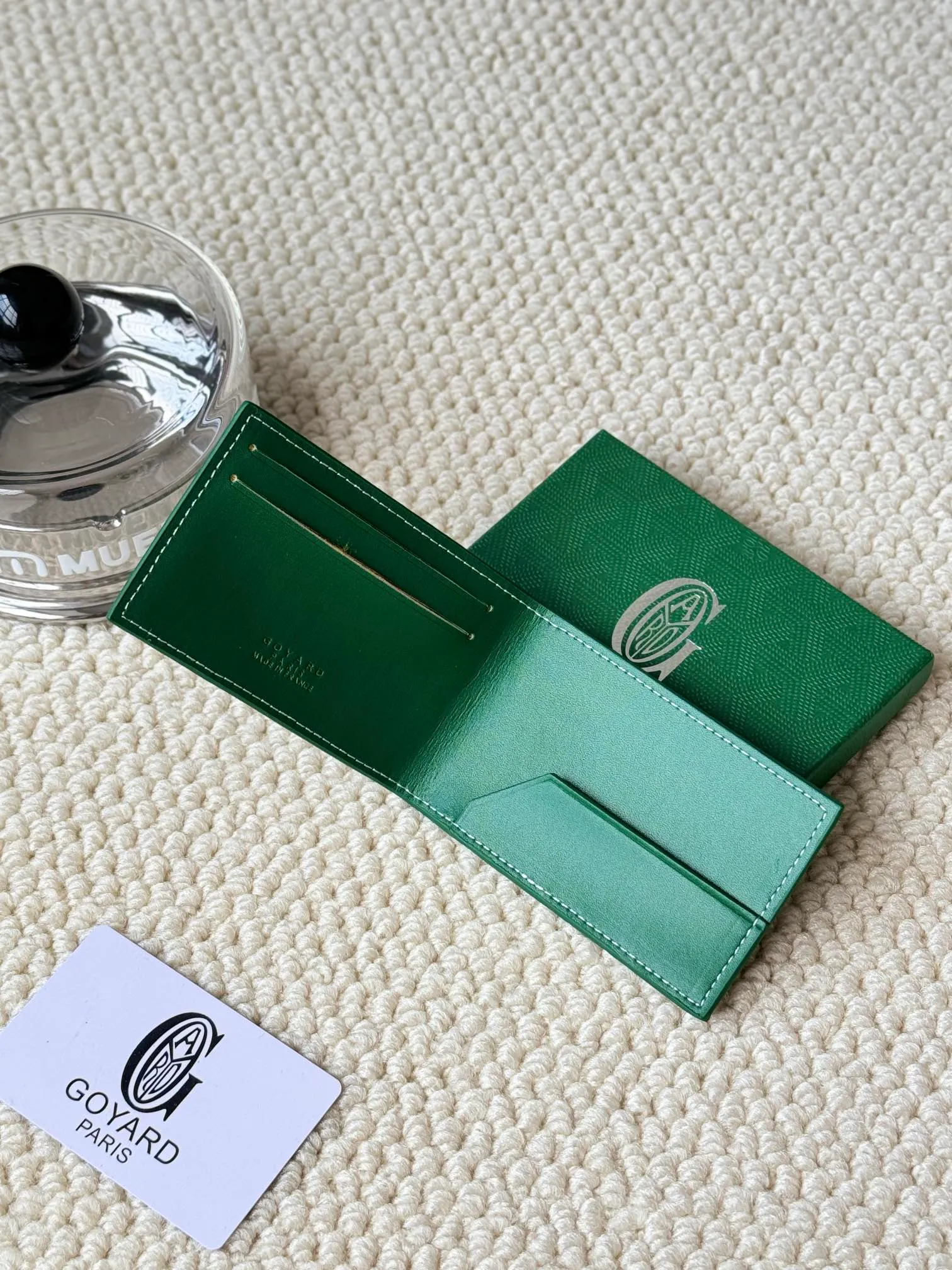 💰100Insert Victoire Card Holder can not only be used on its own, but also fits into the Victoire Wallet to add more card storage space. Goyardine canvas & Vauzelles calfskin Style number: 9638 Size: 7.1 cmx0.5 cmx10 cm
