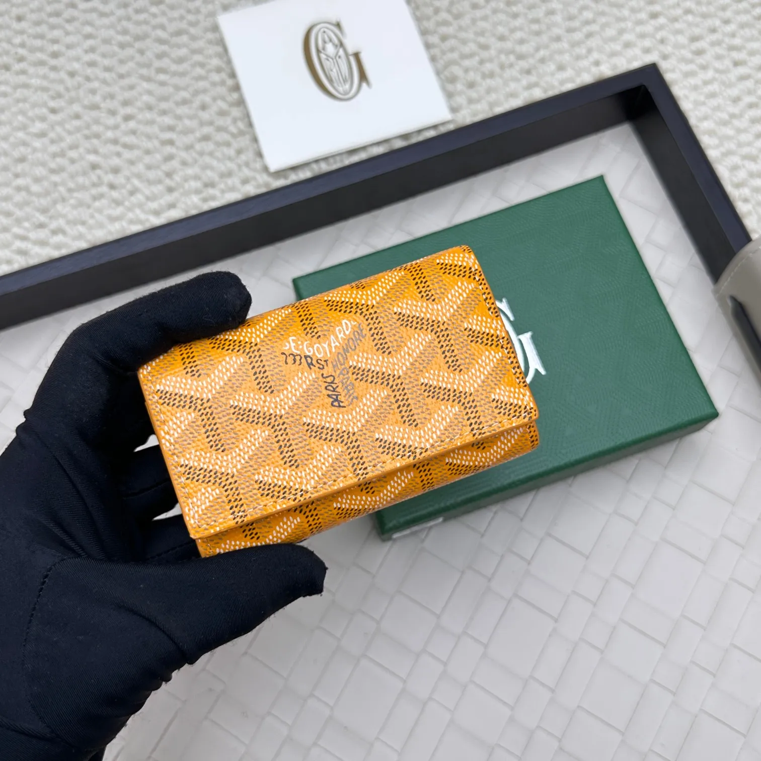 💰120 GOYARD Goya Classic👍🏻The design of the Saint-Sulpice 3-fold key bag is small and compact. Its compact design is just suitable for putting in a jacket or pants pocket. It is equipped with 6 locks that can fasten 6 keys. Style number: 807 Size: 10.5*7*2