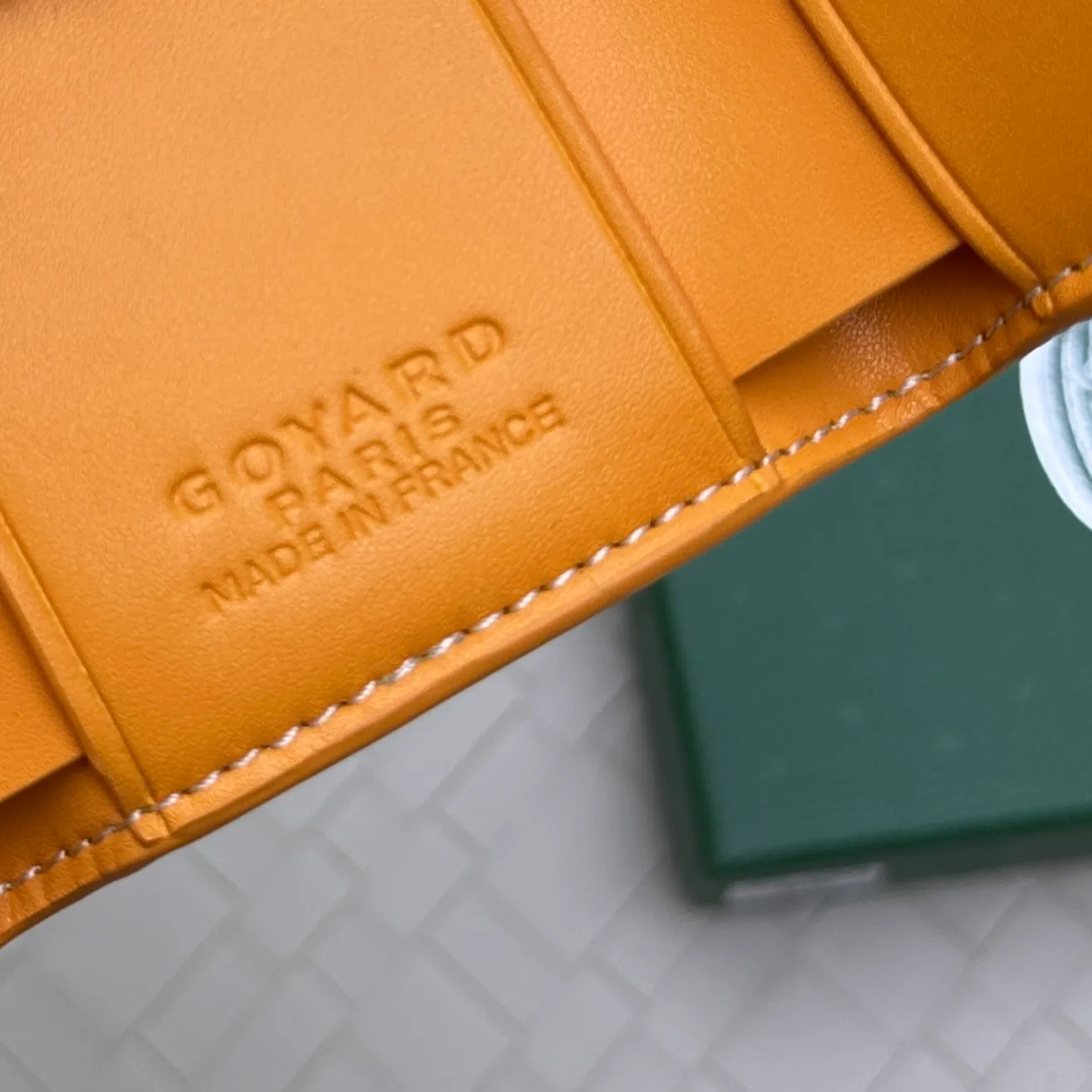 💰120 GOYARD Goya Classic👍🏻The design of the Saint-Sulpice 3-fold key bag is small and compact. Its compact design is just suitable for putting in a jacket or pants pocket. It is equipped with 6 locks that can fasten 6 keys. Style number: 807 Size: 10.5*7*2