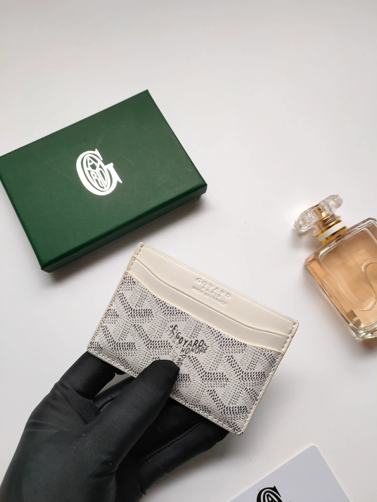￥90💰GOYARD Goya Classic👍🏻Saint-Sulpice card holder has a small and compact design, and its central pocket can store cards, documents or folded banknotes. The compact design fits nicely in a jacket or pants pocket. Style number: 9636 Size: 7 x10.5 cm