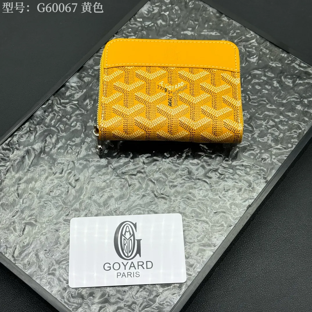 💰110 💎Top original 𝐠𝐨𝐲𝐚𝐫𝐝 Hot style 💕 Goya wallet short Matignon Mini coin purse with full zipper closure design. Its central compartment holds coins, while its interior patch pocket holds cards or small IDs. Style number: G60067 Size: 10.4*7.5*1.8cm