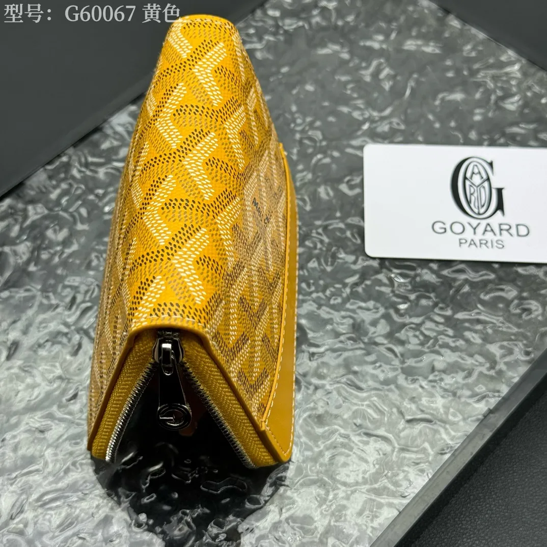 💰110 💎Top original 𝐠𝐨𝐲𝐚𝐫𝐝 Hot style 💕 Goya wallet short Matignon Mini coin purse with full zipper closure design. Its central compartment holds coins, while its interior patch pocket holds cards or small IDs. Style number: G60067 Size: 10.4*7.5*1.8cm