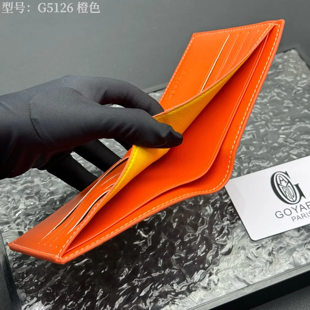 💰130 💎Upgraded original version 𝐠𝐨𝐲𝐚𝐫𝐝 Hot style ❤️Goyard wallet short style, Goyard 8-slot card slot wallet, the texture is directly stretched to the full mark, it can hold about 8-10 cards, it can hold cash, it is thin and does not stand up, it is classic, practical and attractive! If you want to create a short clip with a feeling that is different from others and has a deep taste, it must be him! size: 11*9 (cm) model: G5126