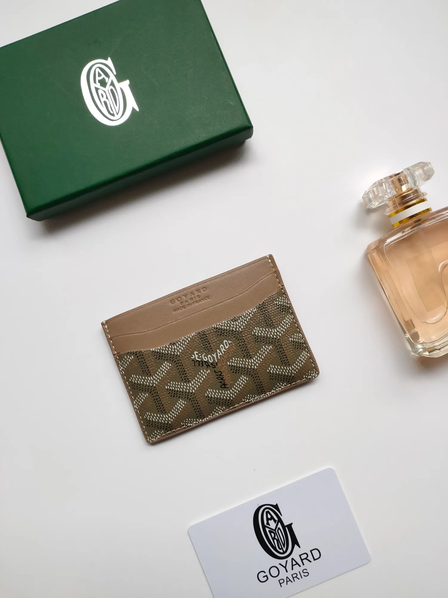 ￥90💰GOYARD Goya Classic👍🏻Saint-Sulpice card holder has a small and compact design, and its central pocket can store cards, documents or folded banknotes. The compact design fits nicely in a jacket or pants pocket. Style number: 9636 Size: 7 x10.5 cm