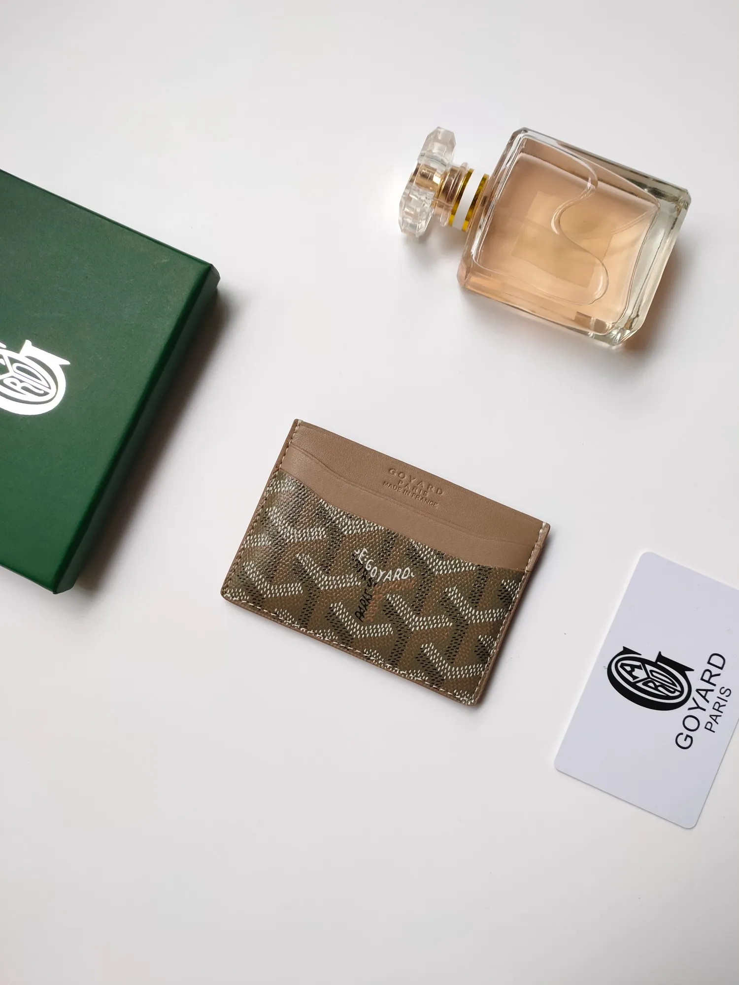 ￥90💰GOYARD Goya Classic👍🏻Saint-Sulpice card holder has a small and compact design, and its central pocket can store cards, documents or folded banknotes. The compact design fits nicely in a jacket or pants pocket. Style number: 9636 Size: 7 x10.5 cm