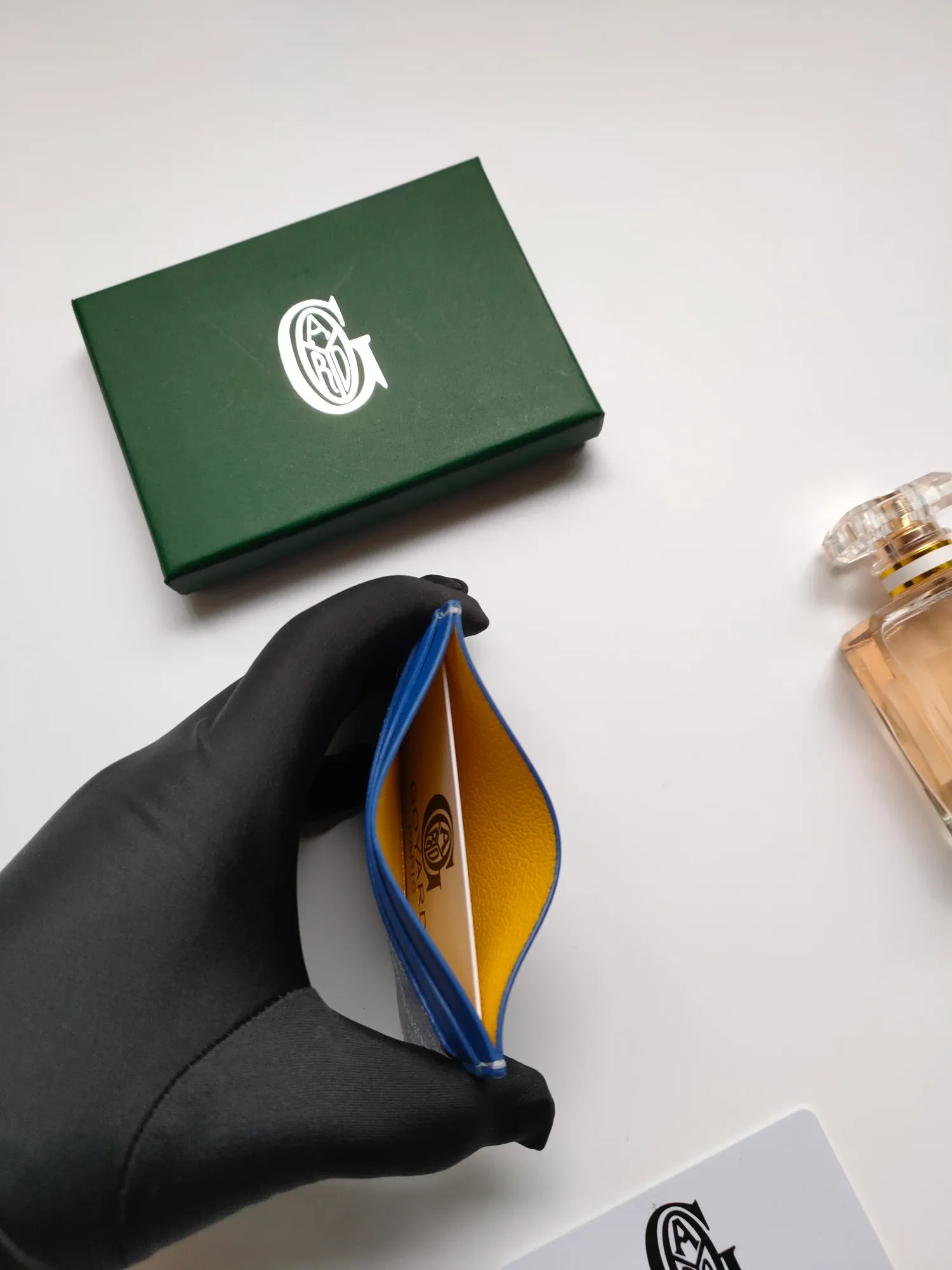 ￥90💰GOYARD Goya Classic👍🏻Saint-Sulpice card holder has a small and compact design, and its central pocket can store cards, documents or folded banknotes. The compact design fits nicely in a jacket or pants pocket. Style number: 9636 Size: 7 x10.5 cm