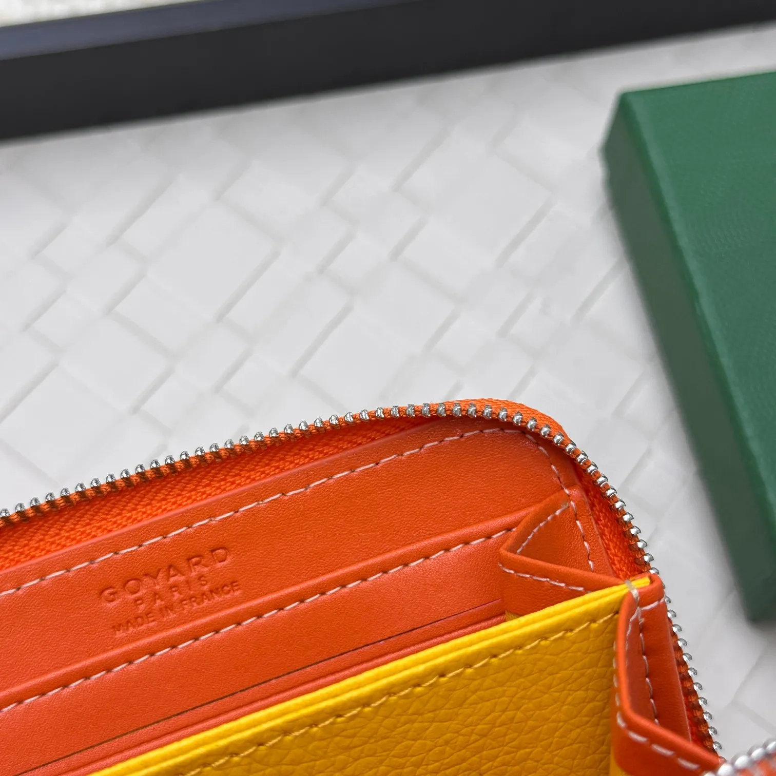 💰140 GOYARD Matignon Mini coin purse features a full zipper closure. Its central compartment holds coins, while its interior patch pocket holds cards or small IDs. No.: 805 Size: 10.4*7.5*1.8cm