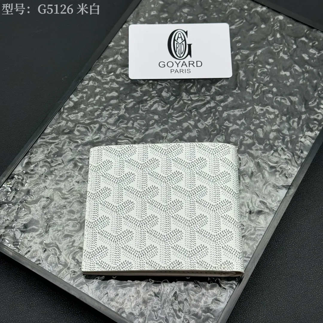 💰130 💎Upgraded original version 𝐠𝐨𝐲𝐚𝐫𝐝 Hot style ❤️Goyard wallet short style, Goyard 8-slot card slot wallet, the texture is directly stretched to the full mark, it can hold about 8-10 cards, it can hold cash, it is thin and does not stand up, it is classic, practical and attractive! If you want to create a short clip with a feeling that is different from others and has a deep taste, it must be him! size: 11*9 (cm) model: G5126