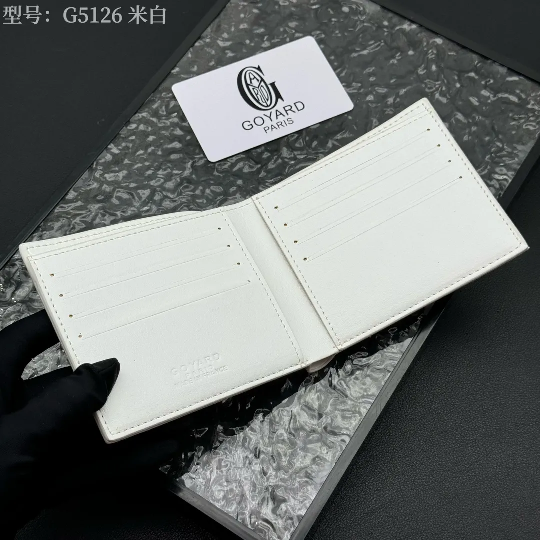 💰130 💎Upgraded original version 𝐠𝐨𝐲𝐚𝐫𝐝 Hot style ❤️Goyard wallet short style, Goyard 8-slot card slot wallet, the texture is directly stretched to the full mark, it can hold about 8-10 cards, it can hold cash, it is thin and does not stand up, it is classic, practical and attractive! If you want to create a short clip with a feeling that is different from others and has a deep taste, it must be him! size: 11*9 (cm) model: G5126