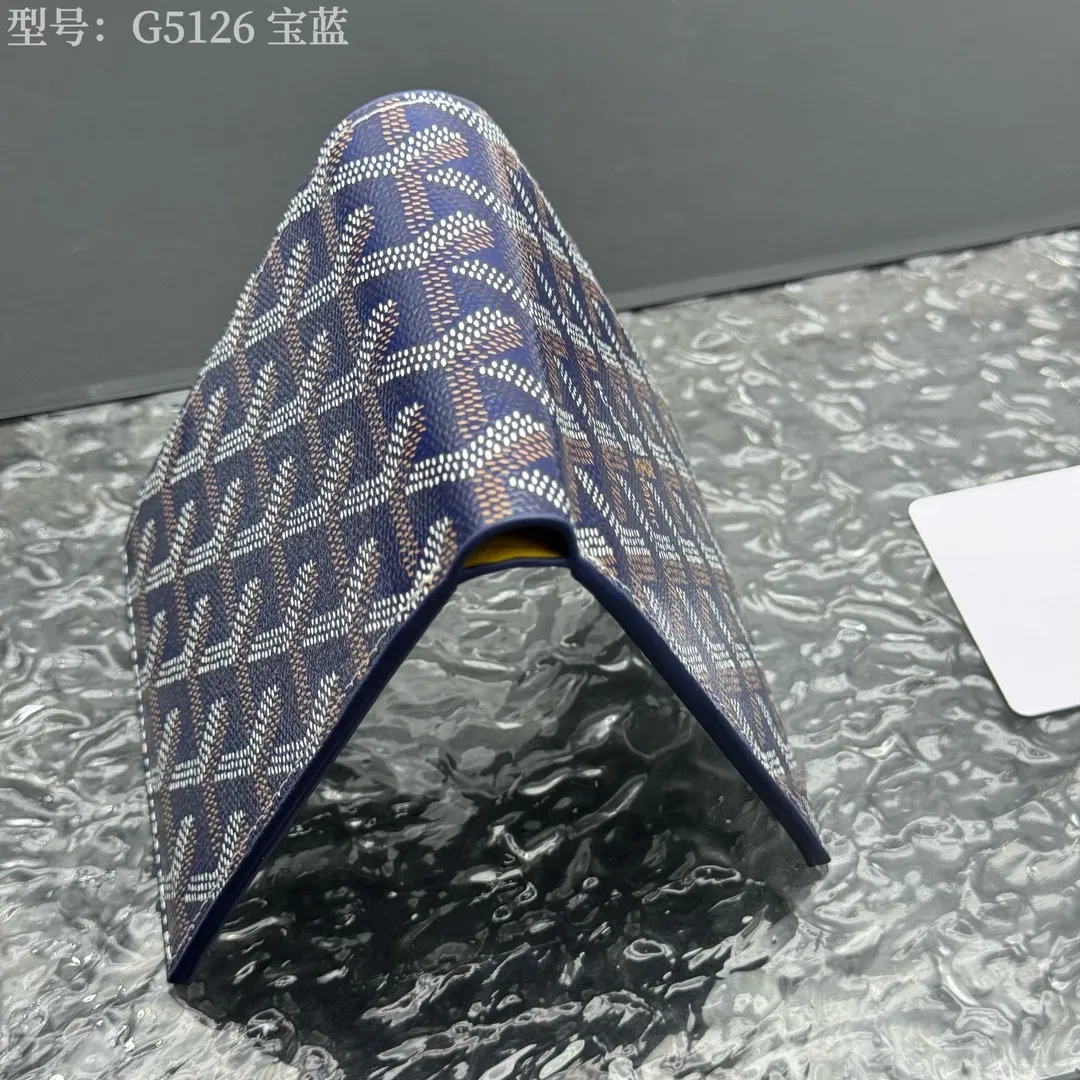 💰130 💎Upgraded original version 𝐠𝐨𝐲𝐚𝐫𝐝 Hot style ❤️Goyard wallet short style, Goyard 8-slot card slot wallet, the texture is directly stretched to the full mark, it can hold about 8-10 cards, it can hold cash, it is thin and does not stand up, it is classic, practical and attractive! If you want to create a short clip with a feeling that is different from others and has a deep taste, it must be him! size: 11*9 (cm) model: G5126
