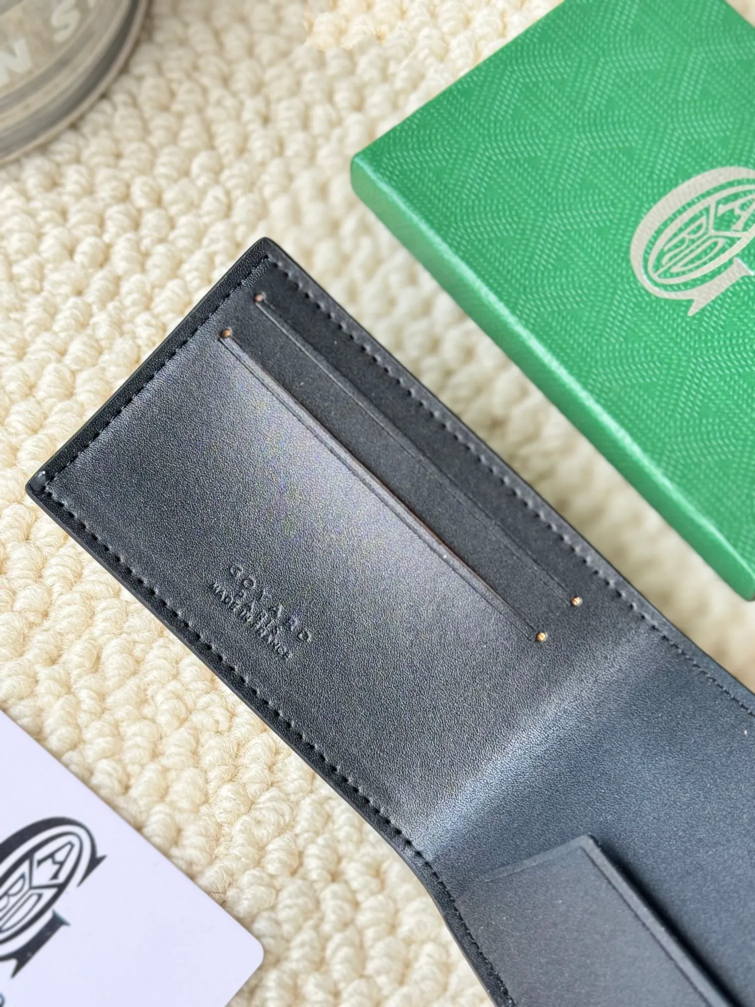 💰100Insert Victoire Card Holder can not only be used on its own, but also fits into the Victoire Wallet to add more card storage space. Goyardine canvas & Vauzelles calfskin Style number: 9638 Size: 7.1 cmx0.5 cmx10 cm