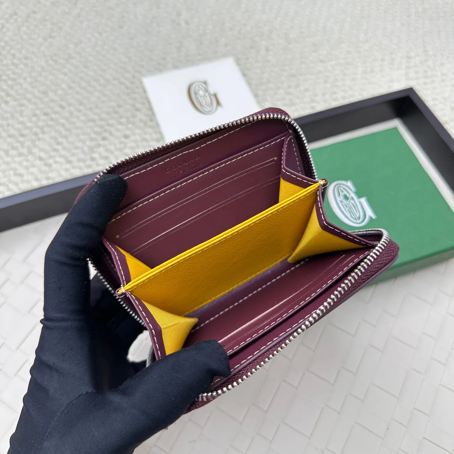 💰140 GOYARD Matignon Mini coin purse features a full zipper closure. Its central compartment holds coins, while its interior patch pocket holds cards or small IDs. No.: 805 Size: 10.4*7.5*1.8cm