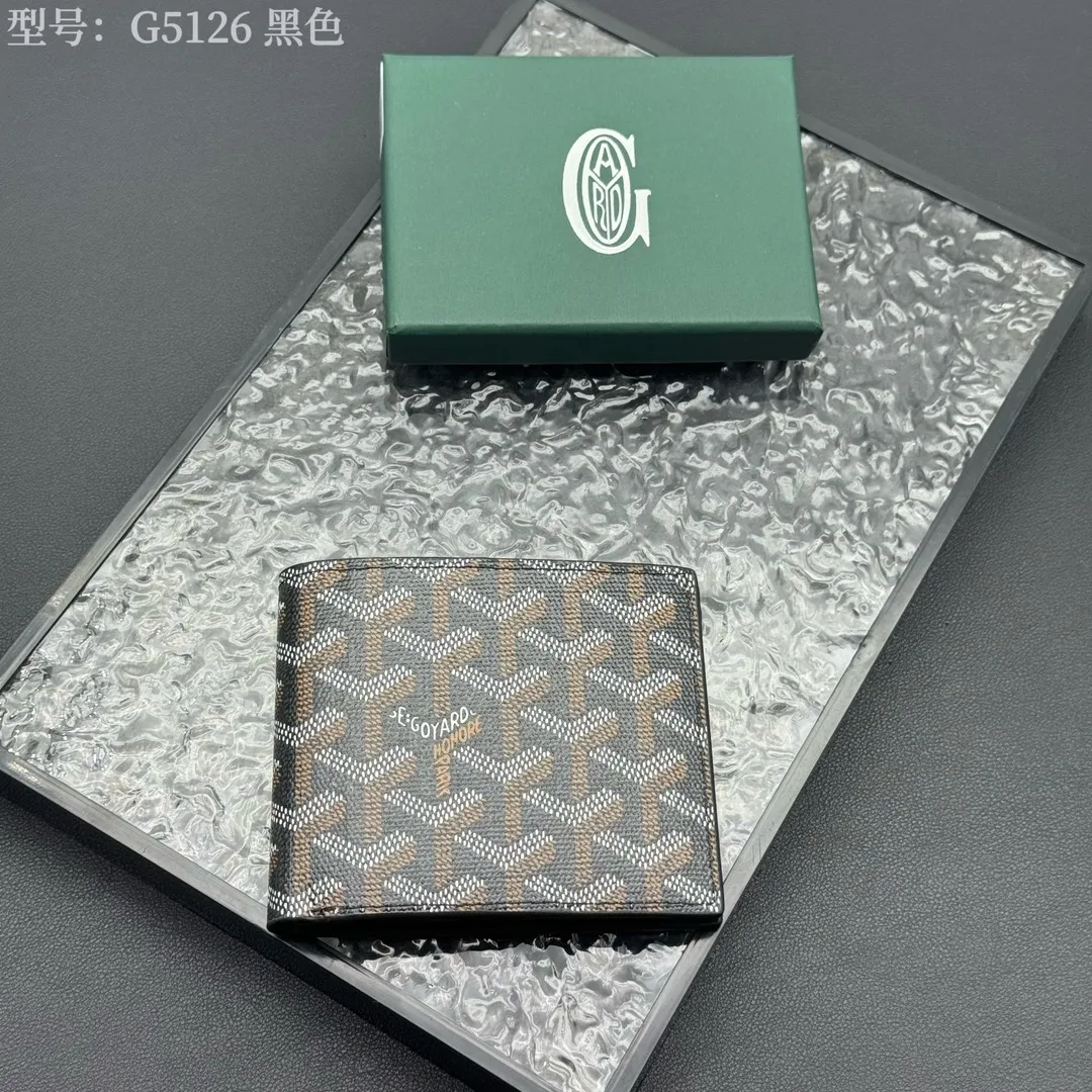 💰110 💎Upgraded original version 𝐠𝐨𝐲𝐚𝐫𝐝 Hot style ❤️Goyard short wallet, Goyard 8-slot card slot wallet, the texture is perfect and can hold about 8-10 cards, it can hold cash, it is thin and does not stand up, it is classic, practical and attractive! If you want to create a short clip with a feeling that is different from others and has a deep taste, it must be him! size: 11*9 (cm) model: G5126