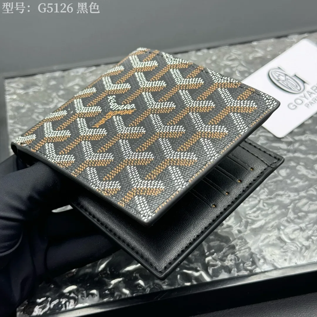 💰110 💎Upgraded original version 𝐠𝐨𝐲𝐚𝐫𝐝 Hot style ❤️Goyard short wallet, Goyard 8-slot card slot wallet, the texture is perfect and can hold about 8-10 cards, it can hold cash, it is thin and does not stand up, it is classic, practical and attractive! If you want to create a short clip with a feeling that is different from others and has a deep taste, it must be him! size: 11*9 (cm) model: G5126