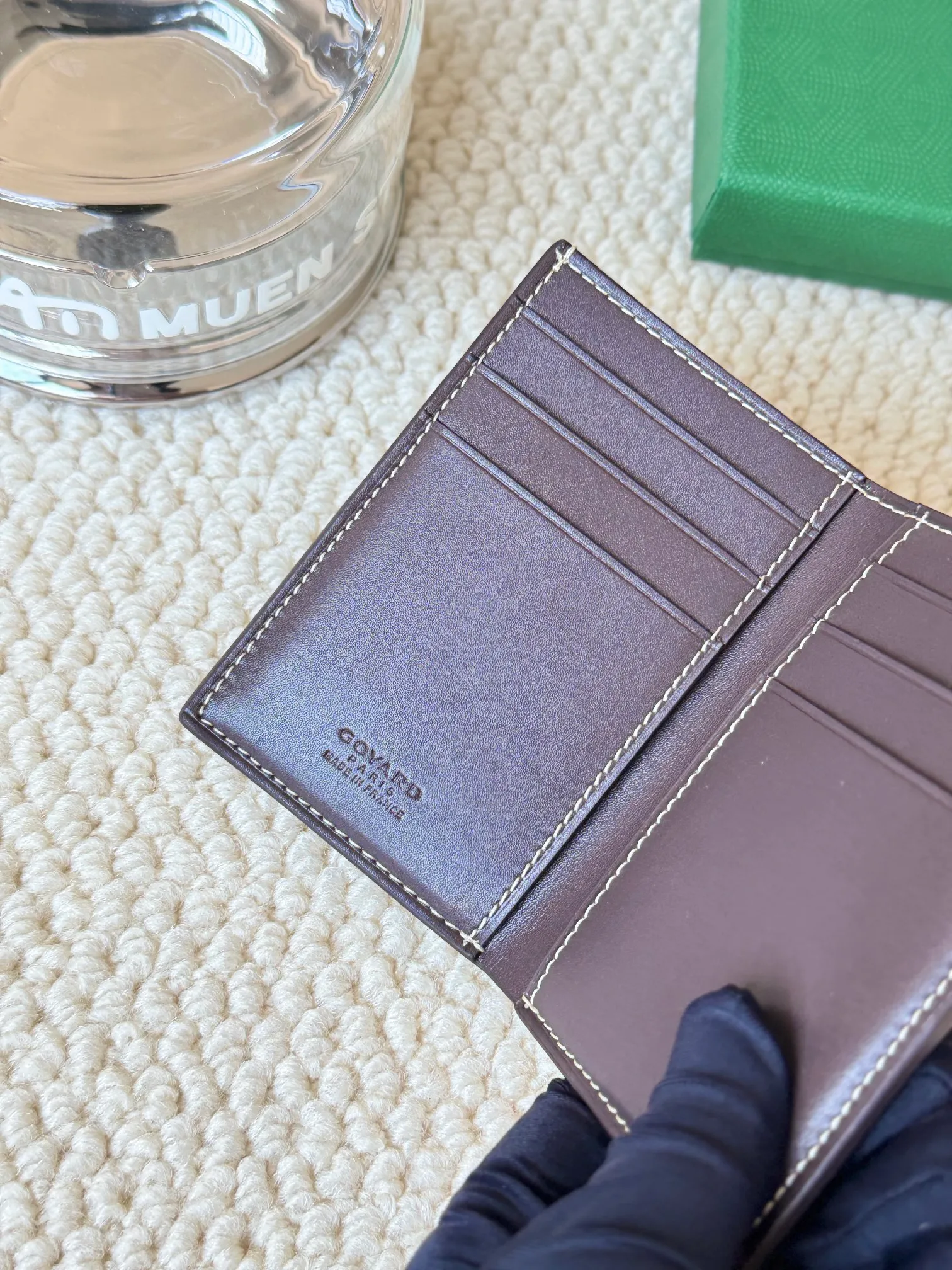 💰120 Goyard Goyardine Canvas & Vauzelles Calfskin No.: 803 Multiple colors available. Can be used as a couple model. It’s yyds to give as a gift for your own use! 6 card slots + two compartments, suitable for traveling. Small and portable, good-looking. Material: goyarine canvas and Vauzelles calfskin. Size: length 8*height 11