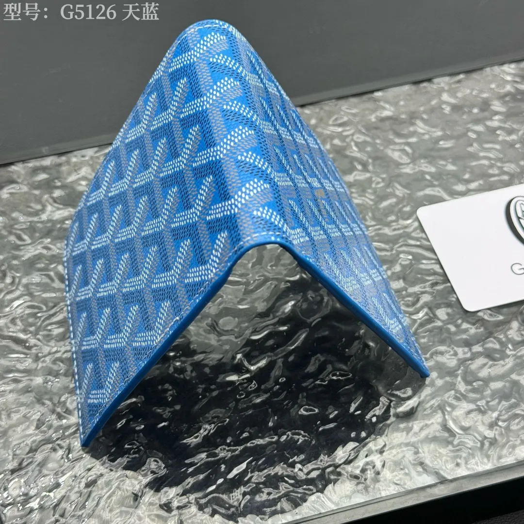 💰130 💎Upgraded original version 𝐠𝐨𝐲𝐚𝐫𝐝 Hot style ❤️Goyard wallet short style, Goyard 8-slot card slot wallet, the texture is directly stretched to the full mark, it can hold about 8-10 cards, it can hold cash, it is thin and does not stand up, it is classic, practical and attractive! If you want to create a short clip with a feeling that is different from others and has a deep taste, it must be him! size: 11*9 (cm) model: G5126