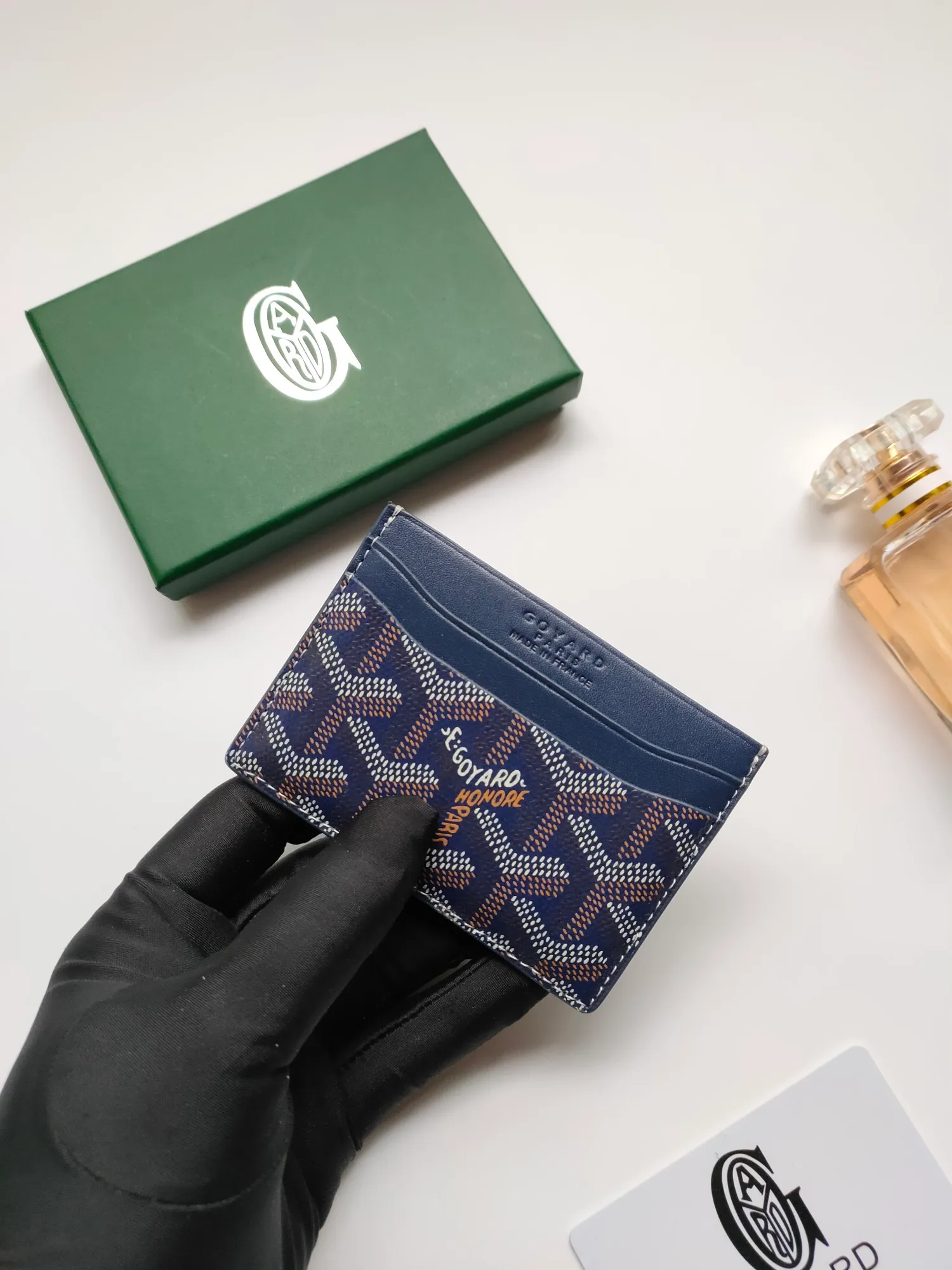 ￥90💰GOYARD Goya Classic👍🏻Saint-Sulpice card holder has a small and compact design, and its central pocket can store cards, documents or folded banknotes. The compact design fits nicely in a jacket or pants pocket. Style number: 9636 Size: 7 x10.5 cm