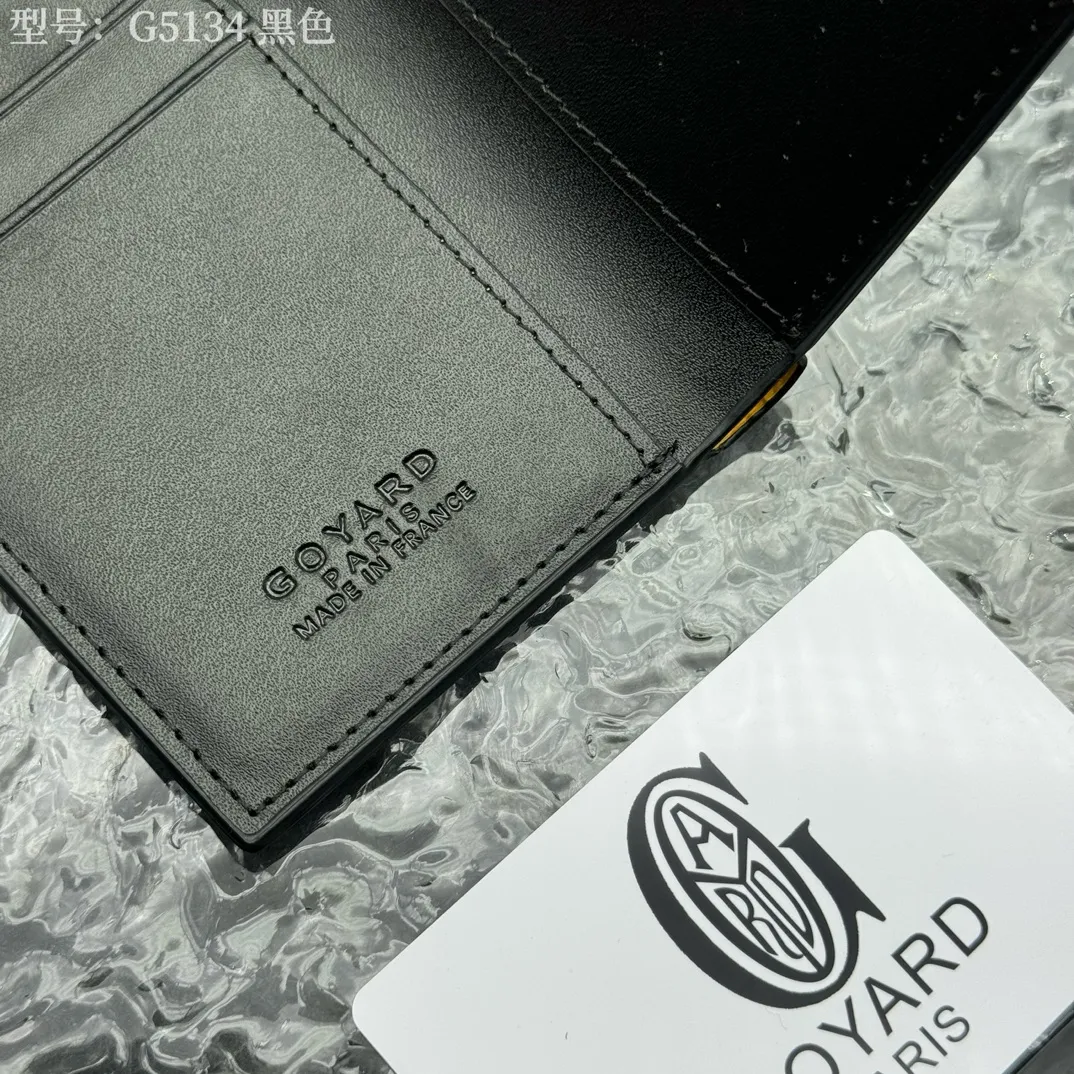 💰100 💎Top original 𝑺𝒂𝒊𝒏𝒕 𝑷𝒊𝒆𝒓𝒓𝒆 𝐠𝐨𝐲𝐚𝐫𝐝 Hot style 💕 Goya wallet card holder It is fully functional and has a large-sized banknote pocket that can hold cards, documents and banknotes at the same time. The compact design is just right for putting in a jacket or pants pocket. Style number: G5134 Size:7.5*1.5*11cm.