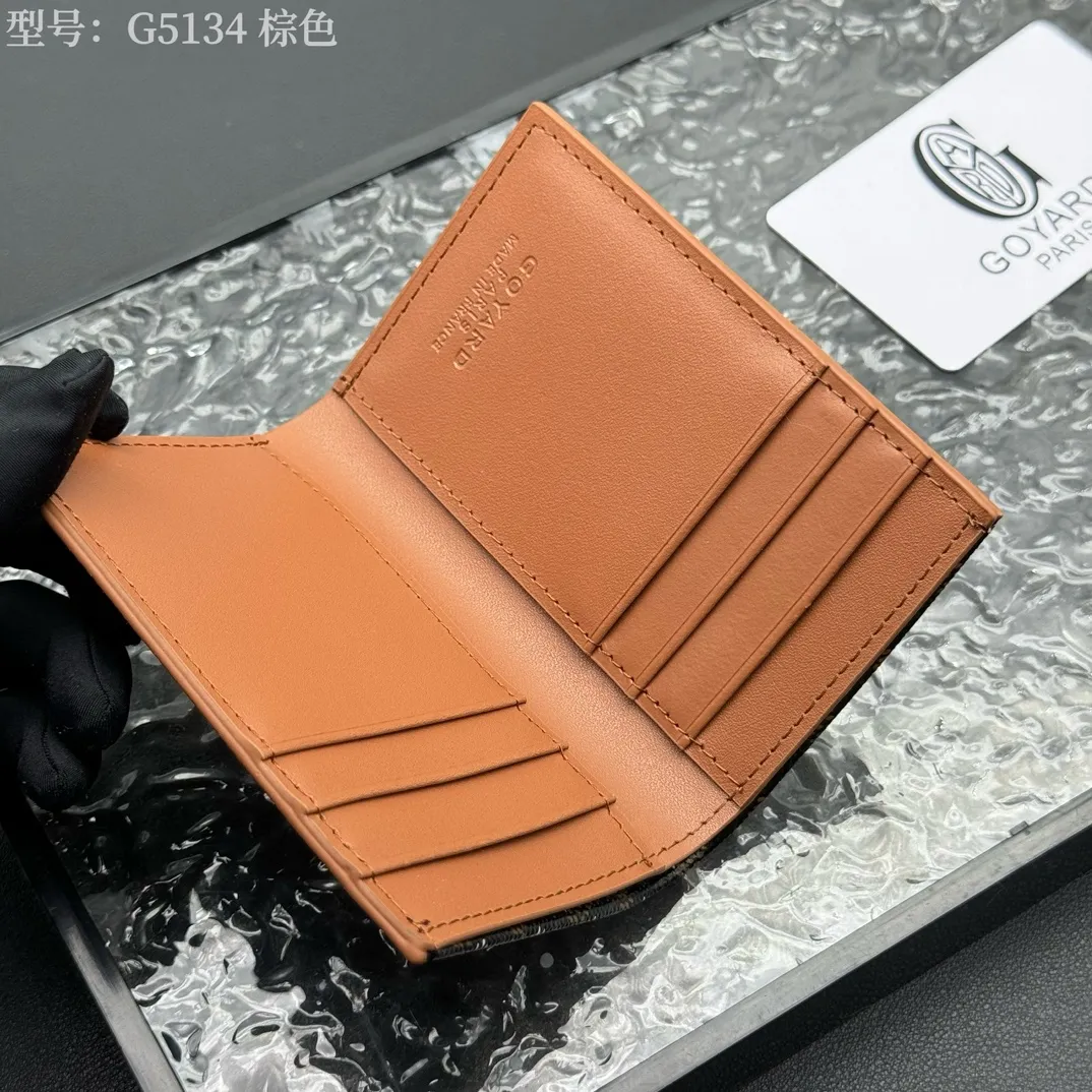💰100 💎Top original 𝑺𝒂𝒊𝒏𝒕 𝑷𝒊𝒆𝒓𝒓𝒆 𝐠𝐨𝐲𝐚𝐫𝐝 Hot style 💕 Goya wallet card holder It is fully functional and has a large-sized banknote pocket that can hold cards, documents and banknotes at the same time. The compact design is just right for putting in a jacket or pants pocket. Style number: G5134 Size:7.5*1.5*11cm.