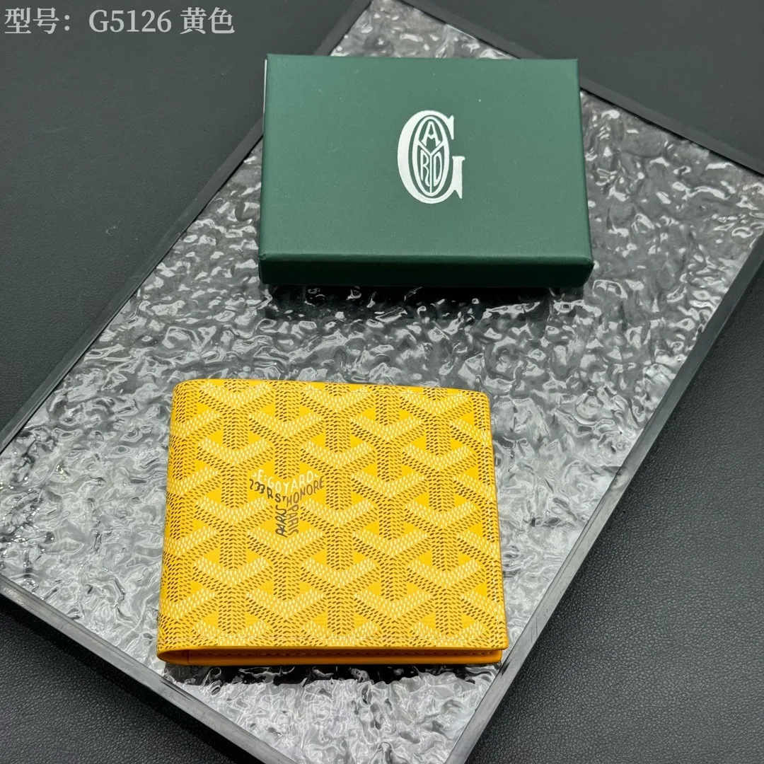 💰130 💎Upgraded original version 𝐠𝐨𝐲𝐚𝐫𝐝 Hot style ❤️Goyard wallet short style, Goyard 8-slot card slot wallet, the texture is directly stretched to the full mark, it can hold about 8-10 cards, it can hold cash, it is thin and does not stand up, it is classic, practical and attractive! If you want to create a short clip with a feeling that is different from others and has a deep taste, it must be him! size: 11*9 (cm) model: G5126