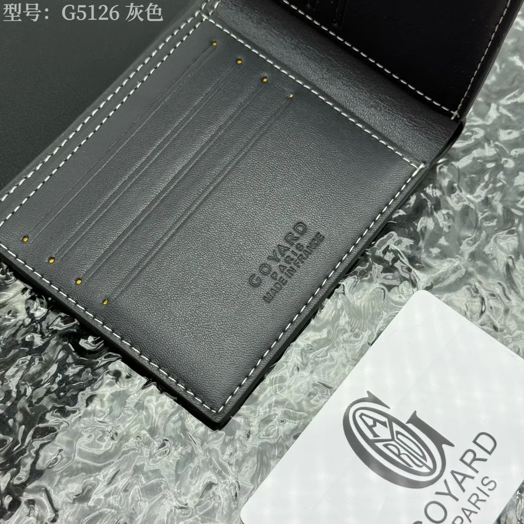 💰110 💎Upgraded original version 𝐠𝐨𝐲𝐚𝐫𝐝 Hot style ❤️Goyard short wallet, Goyard 8-slot card slot wallet, the texture is perfect and can hold about 8-10 cards, it can hold cash, it is thin and does not stand up, it is classic, practical and attractive! If you want to create a short clip with a feeling that is different from others and has a deep taste, it must be him! size: 11*9 (cm) model: G5126