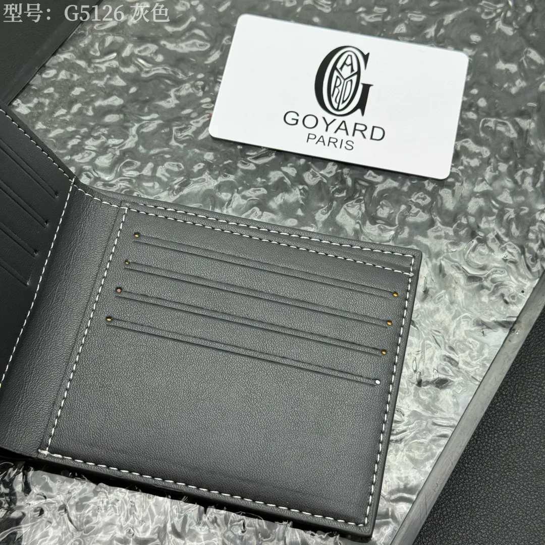 💰110 💎Upgraded original version 𝐠𝐨𝐲𝐚𝐫𝐝 Hot style ❤️Goyard short wallet, Goyard 8-slot card slot wallet, the texture is perfect and can hold about 8-10 cards, it can hold cash, it is thin and does not stand up, it is classic, practical and attractive! If you want to create a short clip with a feeling that is different from others and has a deep taste, it must be him! size: 11*9 (cm) model: G5126