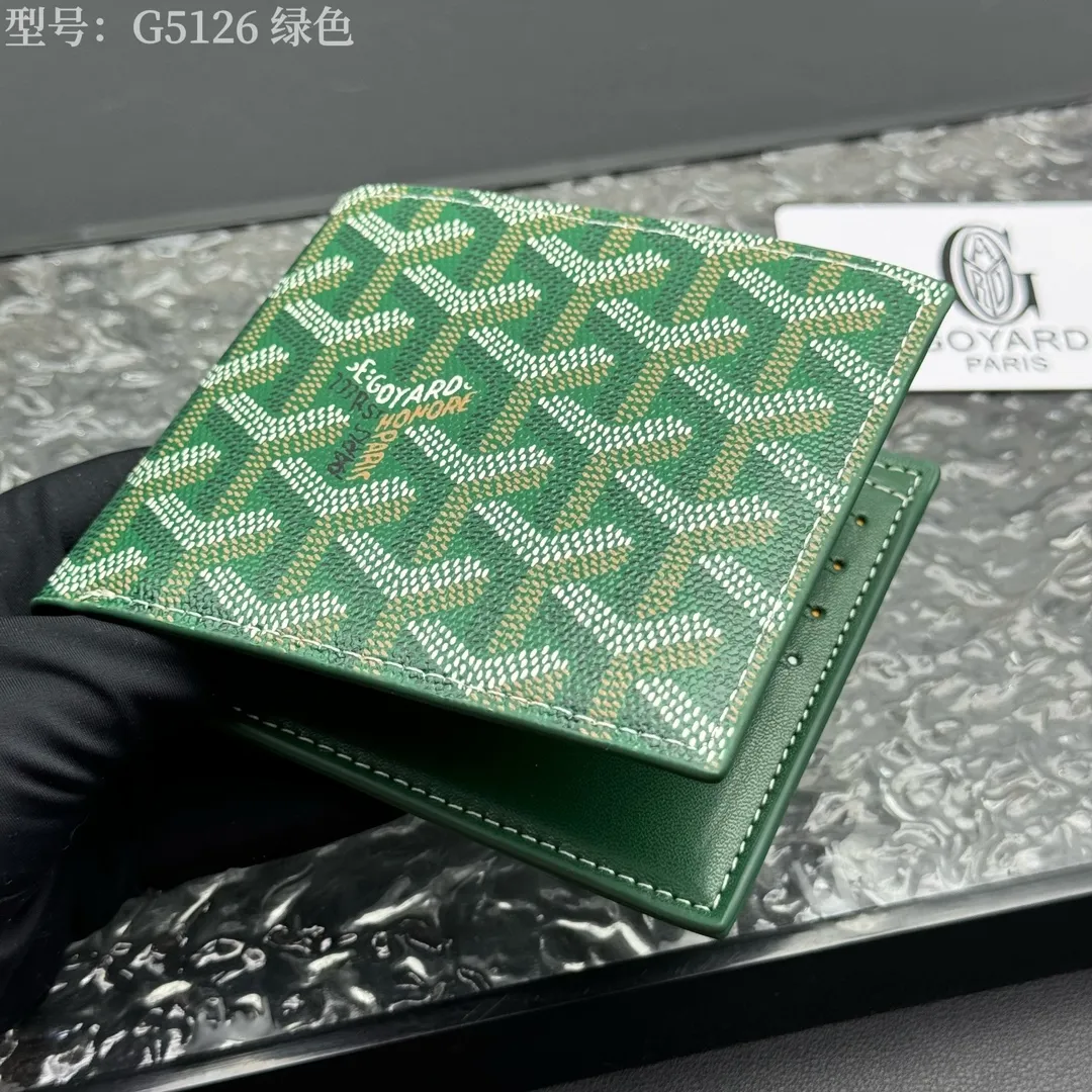 💰130 💎Upgraded original version 𝐠𝐨𝐲𝐚𝐫𝐝 Hot style ❤️Goyard wallet short style, Goyard 8-slot card slot wallet, the texture is directly stretched to the full mark, it can hold about 8-10 cards, it can hold cash, it is thin and does not stand up, it is classic, practical and attractive! If you want to create a short clip with a feeling that is different from others and has a deep taste, it must be him! size: 11*9 (cm) model: G5126