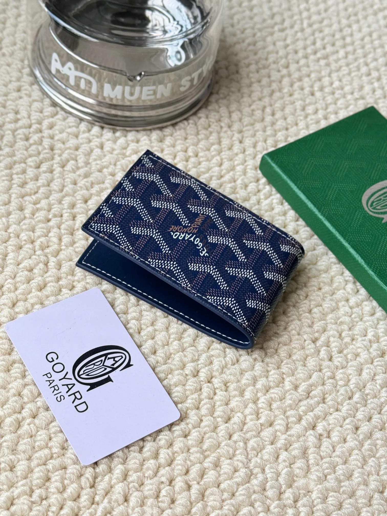💰100Insert Victoire Card Holder can not only be used on its own, but also fits into the Victoire Wallet to add more card storage space. Goyardine canvas & Vauzelles calfskin Style number: 9638 Size: 7.1 cmx0.5 cmx10 cm