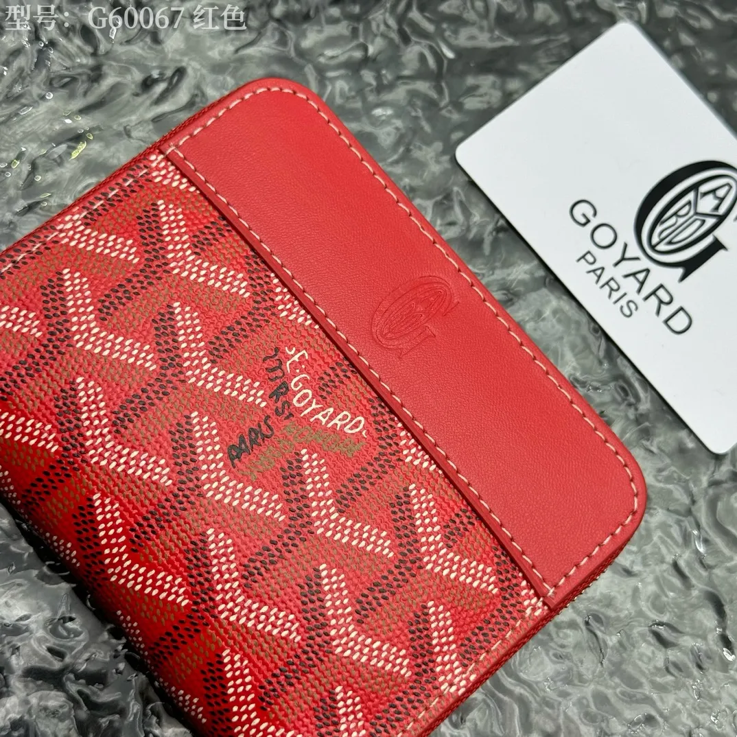 💰130 💎Top original 𝐠𝐨𝐲𝐚𝐫𝐝 Hot style 💕 Goya wallet short Matignon Mini coin purse with full zipper closure design. Its central compartment holds coins, while its interior patch pocket holds cards or small IDs. Style number: G60067 Size: 10.4*7.5*1.8cm