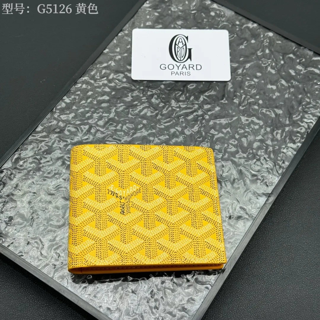 💰110 💎Upgraded original version 𝐠𝐨𝐲𝐚𝐫𝐝 Hot style ❤️Goyard short wallet, Goyard 8-slot card slot wallet, the texture is perfect and can hold about 8-10 cards, it can hold cash, it is thin and does not stand up, it is classic, practical and attractive! If you want to create a short clip with a feeling that is different from others and has a deep taste, it must be him! size: 11*9 (cm) model: G5126