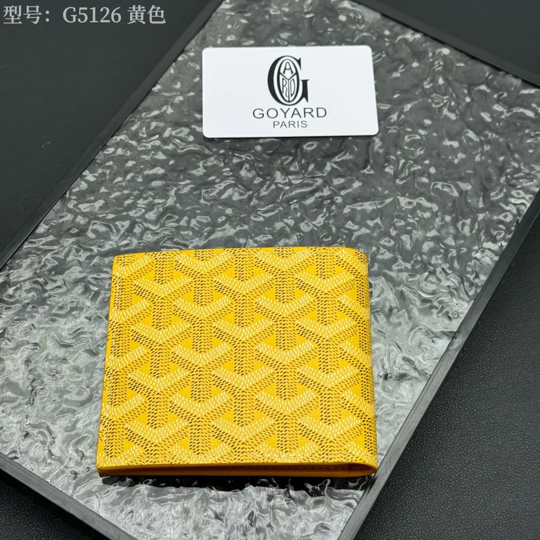 💰110 💎Upgraded original version 𝐠𝐨𝐲𝐚𝐫𝐝 Hot style ❤️Goyard short wallet, Goyard 8-slot card slot wallet, the texture is perfect and can hold about 8-10 cards, it can hold cash, it is thin and does not stand up, it is classic, practical and attractive! If you want to create a short clip with a feeling that is different from others and has a deep taste, it must be him! size: 11*9 (cm) model: G5126