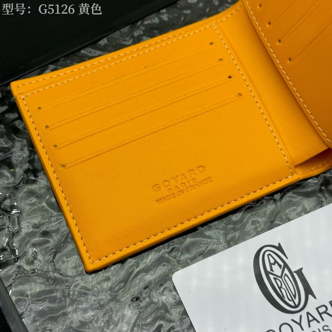 💰110 💎Upgraded original version 𝐠𝐨𝐲𝐚𝐫𝐝 Hot style ❤️Goyard short wallet, Goyard 8-slot card slot wallet, the texture is perfect and can hold about 8-10 cards, it can hold cash, it is thin and does not stand up, it is classic, practical and attractive! If you want to create a short clip with a feeling that is different from others and has a deep taste, it must be him! size: 11*9 (cm) model: G5126