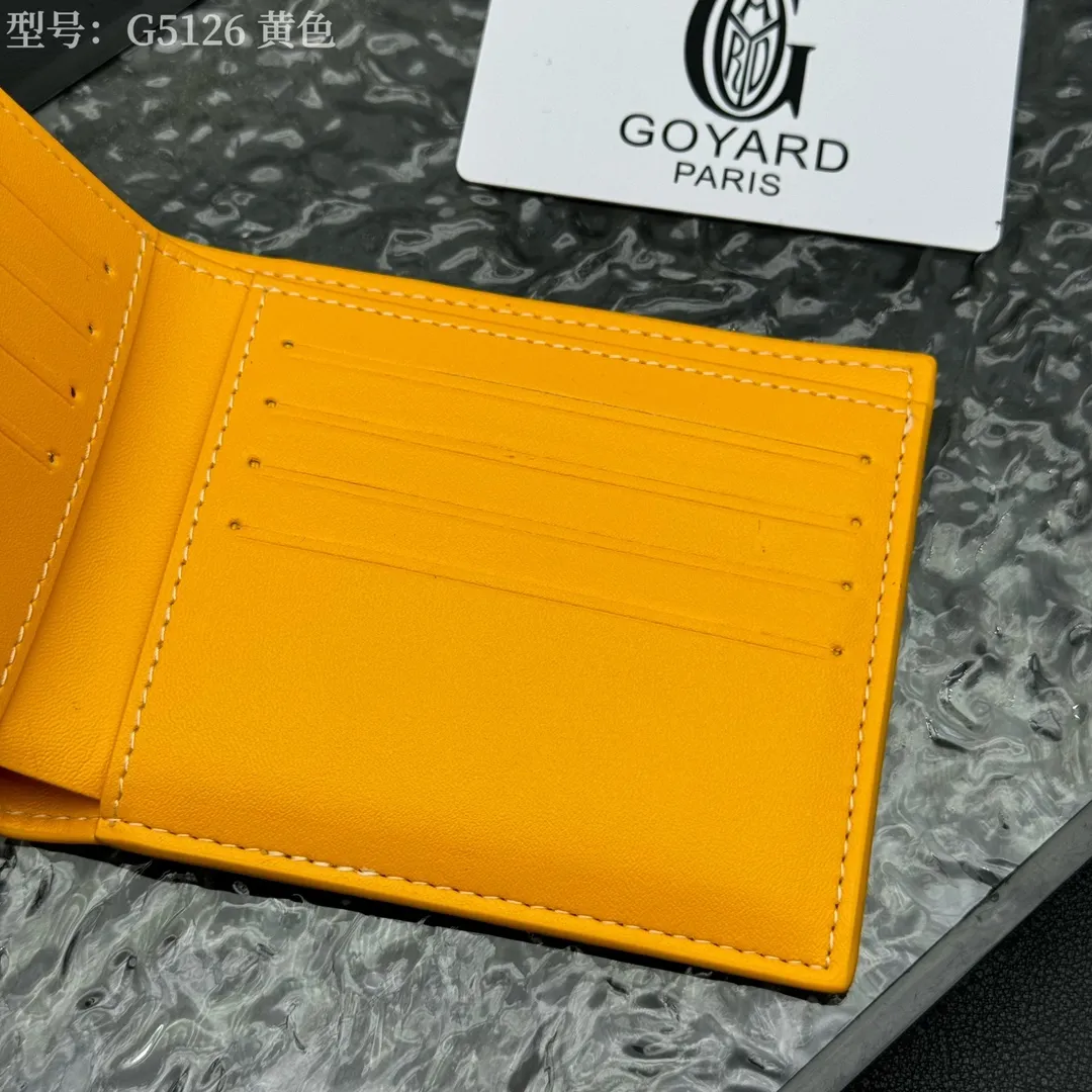 💰110 💎Upgraded original version 𝐠𝐨𝐲𝐚𝐫𝐝 Hot style ❤️Goyard short wallet, Goyard 8-slot card slot wallet, the texture is perfect and can hold about 8-10 cards, it can hold cash, it is thin and does not stand up, it is classic, practical and attractive! If you want to create a short clip with a feeling that is different from others and has a deep taste, it must be him! size: 11*9 (cm) model: G5126