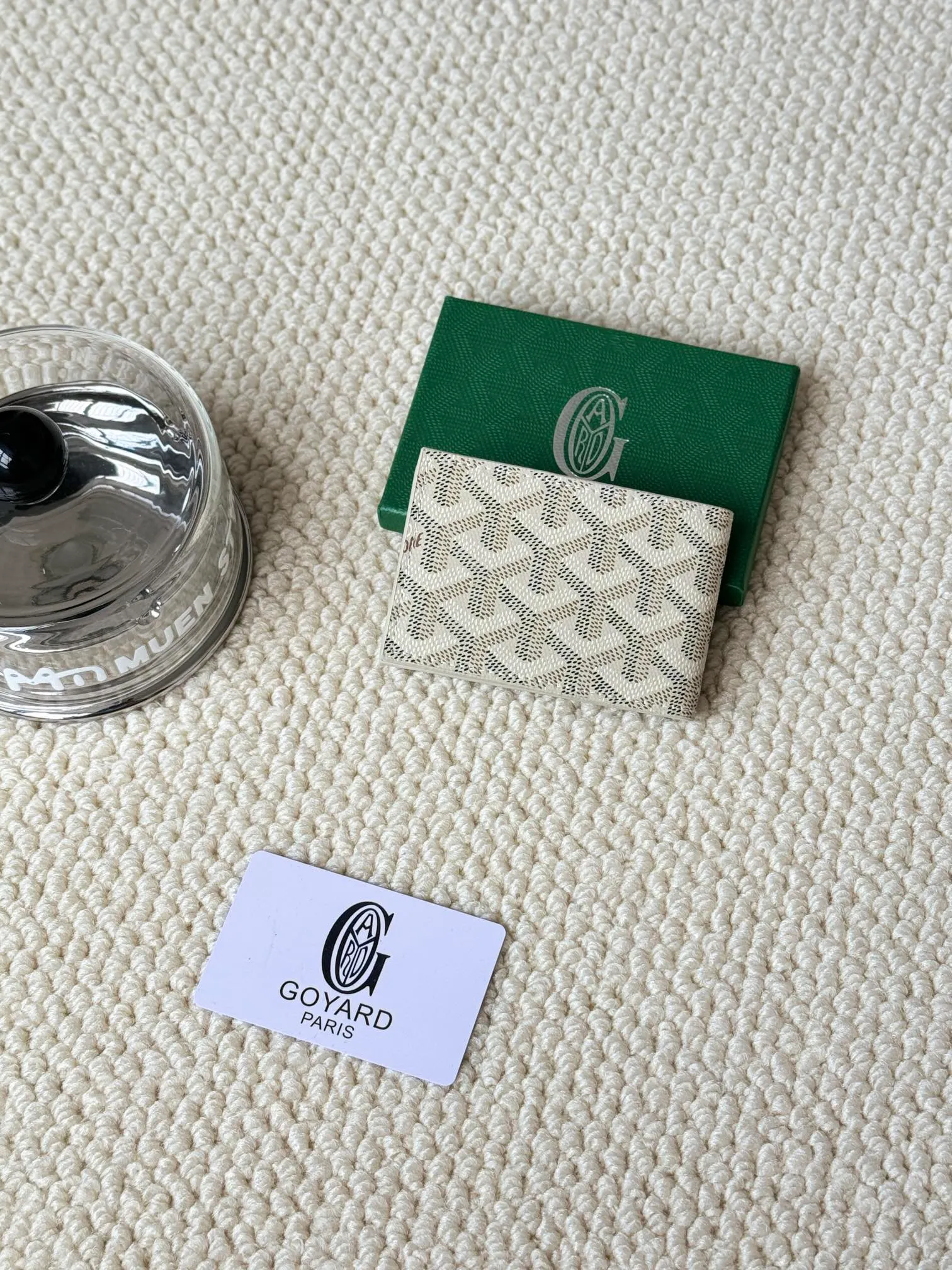 💰100Insert Victoire Card Holder can not only be used on its own, but also fits into the Victoire Wallet to add more card storage space. Goyardine canvas & Vauzelles calfskin Style number: 9638 Size: 7.1 cmx0.5 cmx10 cm