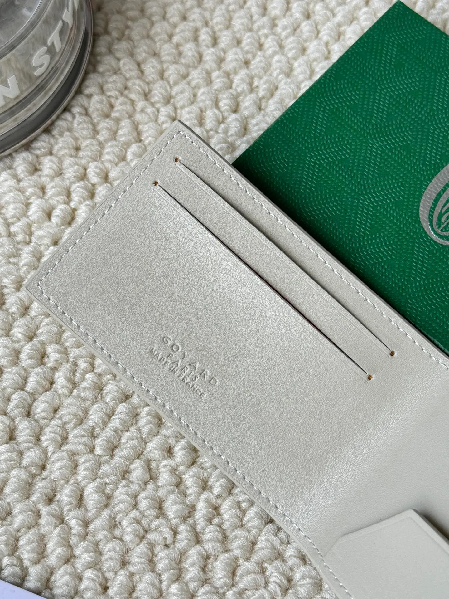 💰100Insert Victoire Card Holder can not only be used on its own, but also fits into the Victoire Wallet to add more card storage space. Goyardine canvas & Vauzelles calfskin Style number: 9638 Size: 7.1 cmx0.5 cmx10 cm